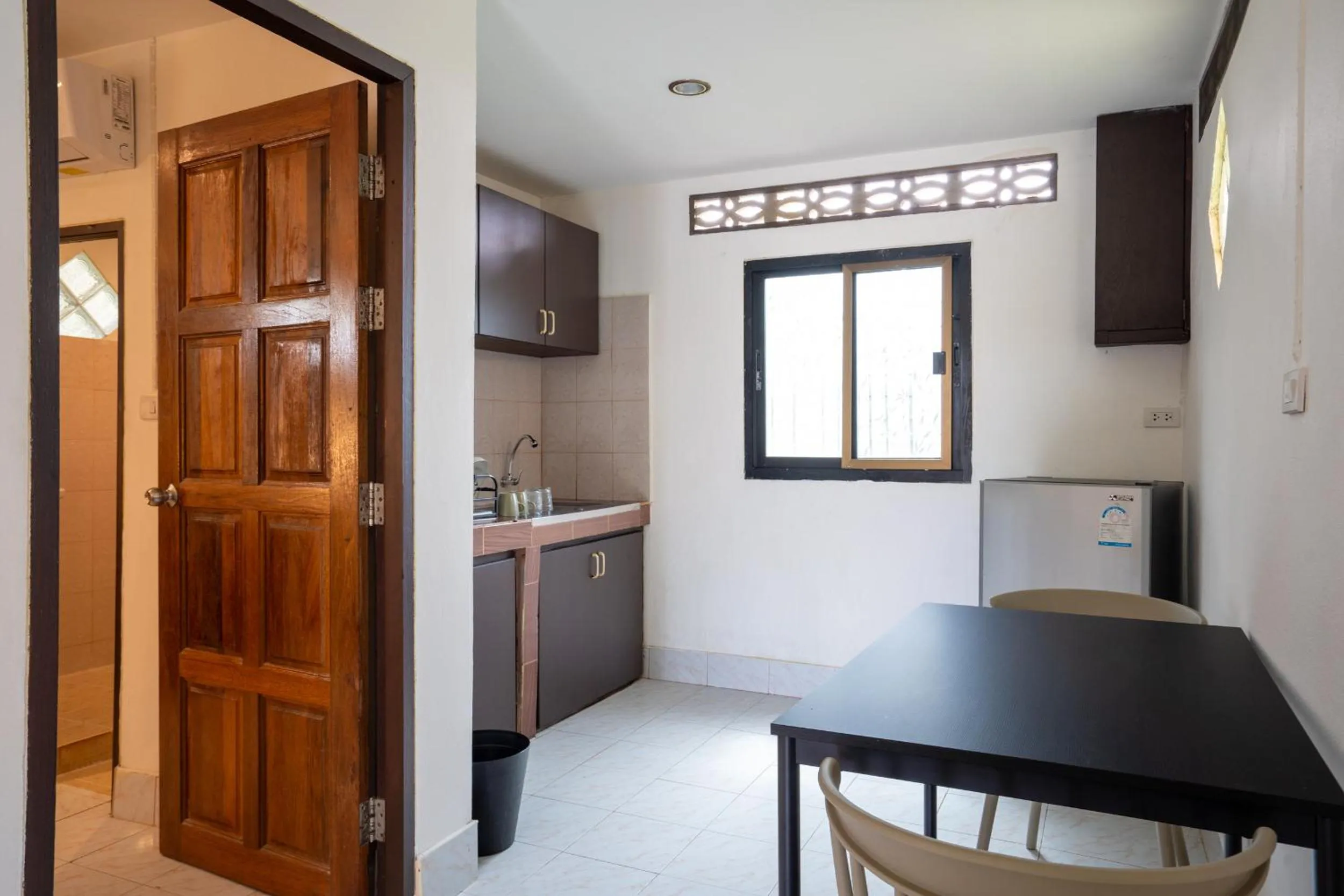 Kitchen or kitchenette in Lanta School Beach Resort