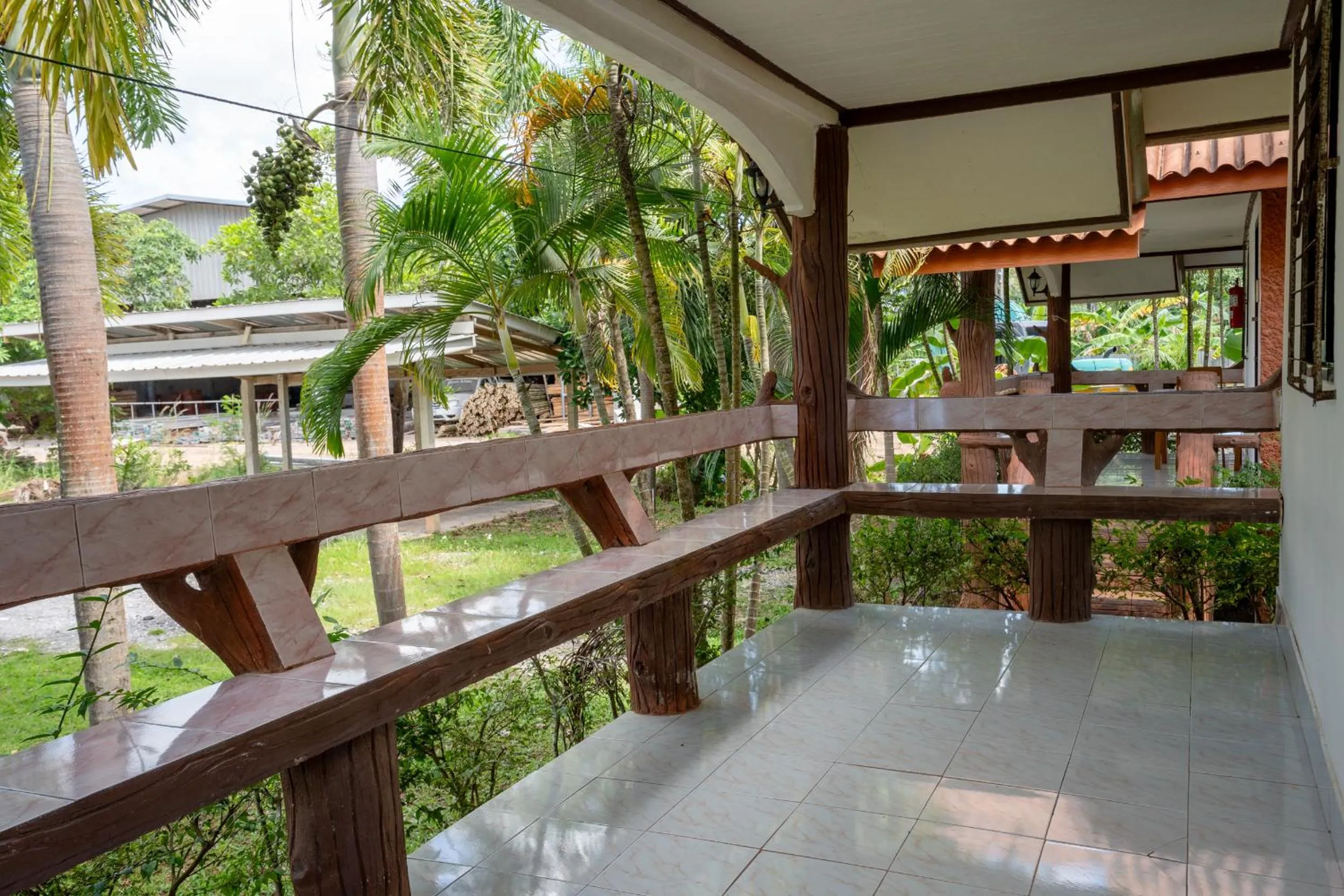 Patio in Lanta School Beach Resort