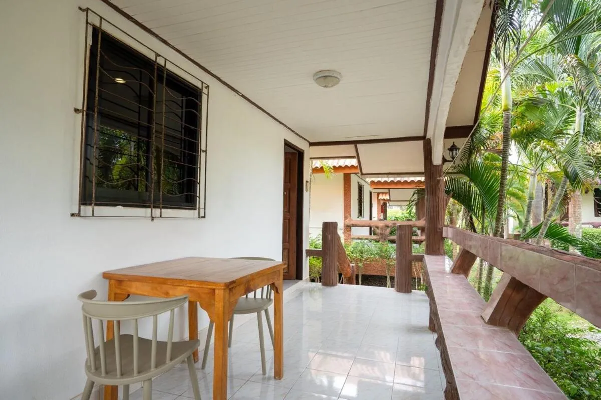 Lanta School Beach Resort