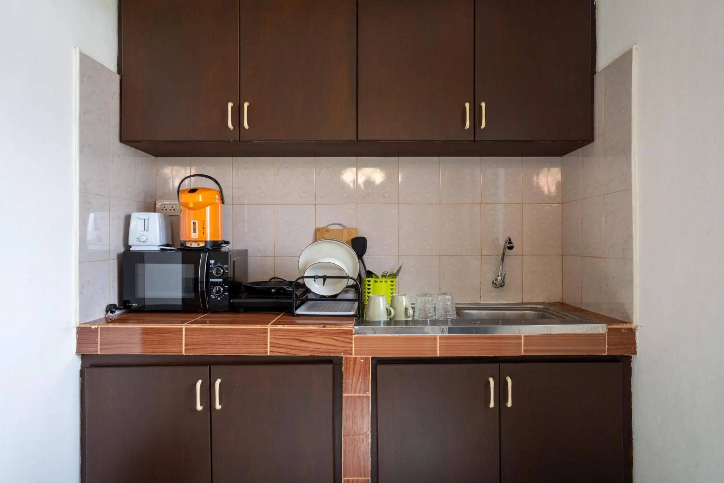 Kitchen or kitchenette in Lanta School Beach Resort