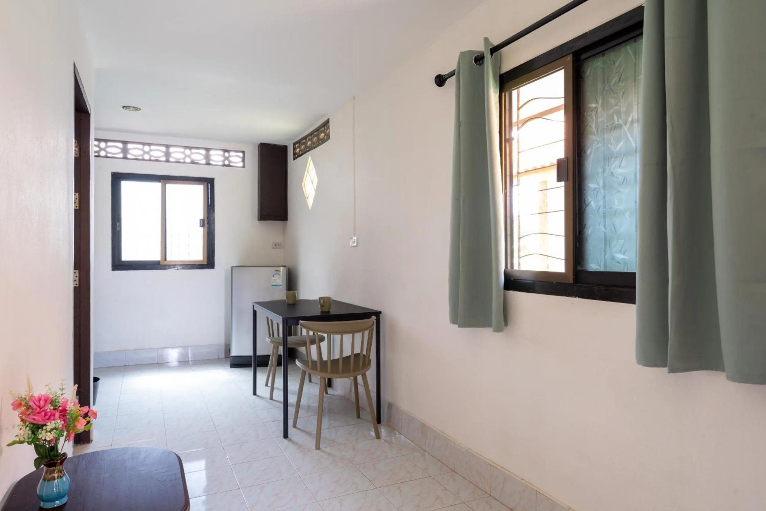 Kitchen or kitchenette in Lanta School Beach Resort