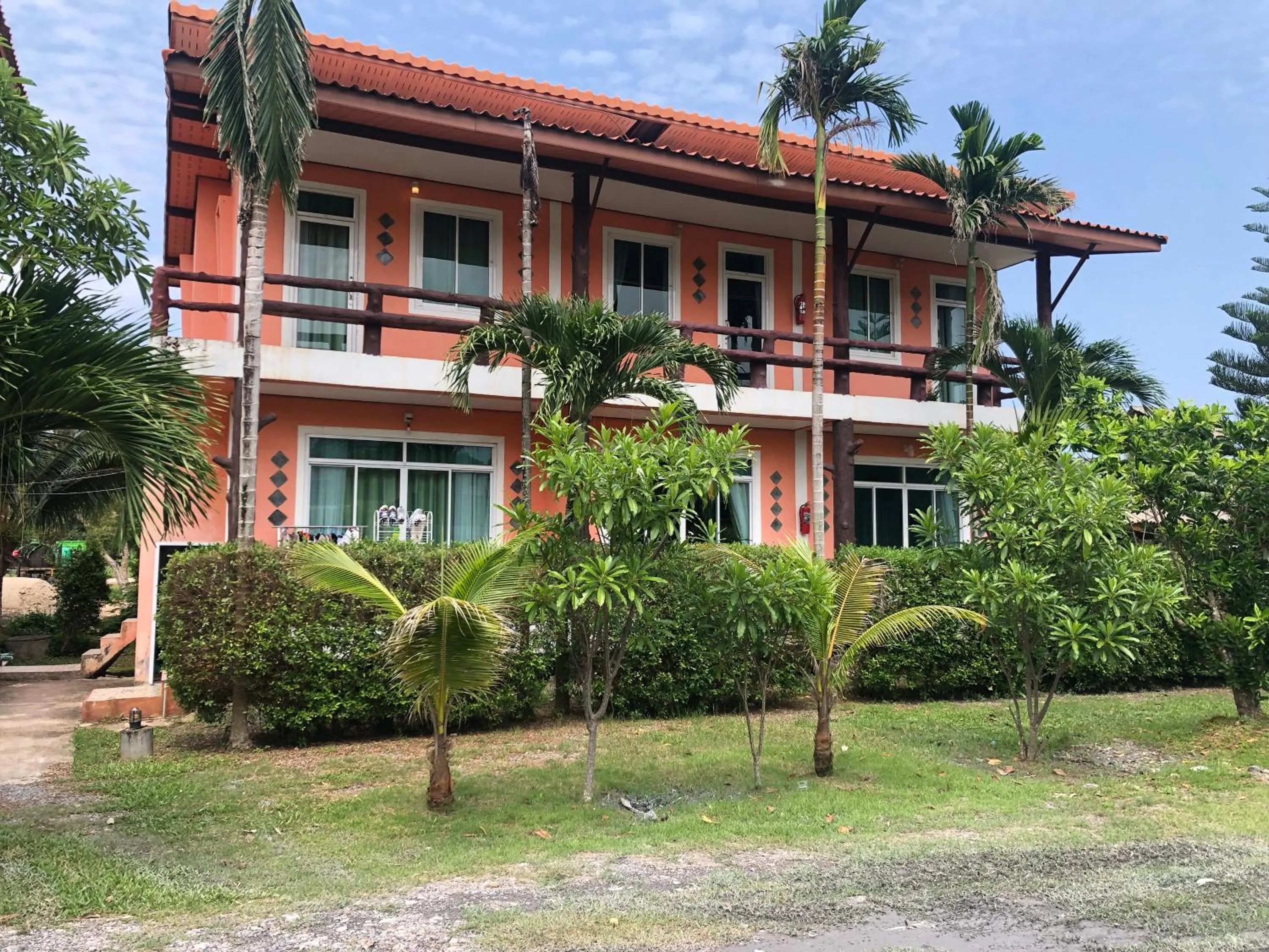Property building in Lanta School Beach Resort
