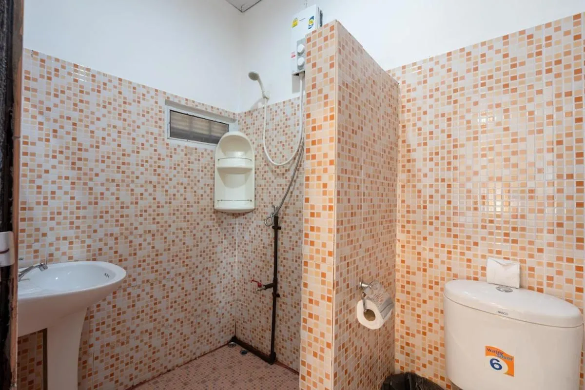 Lanta School Beach Resort