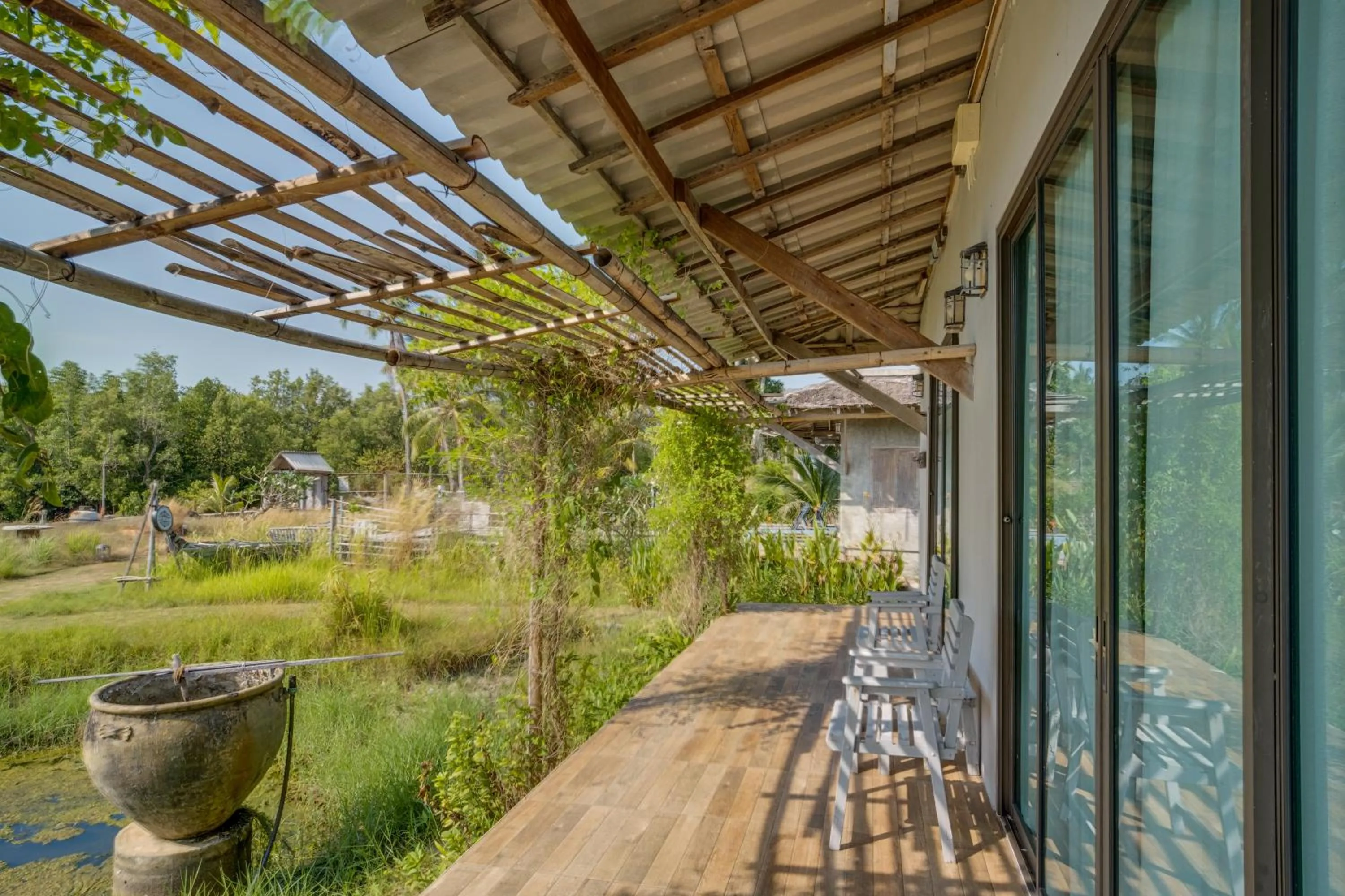 Artisan koh yao yai handcraft beachfront villas.