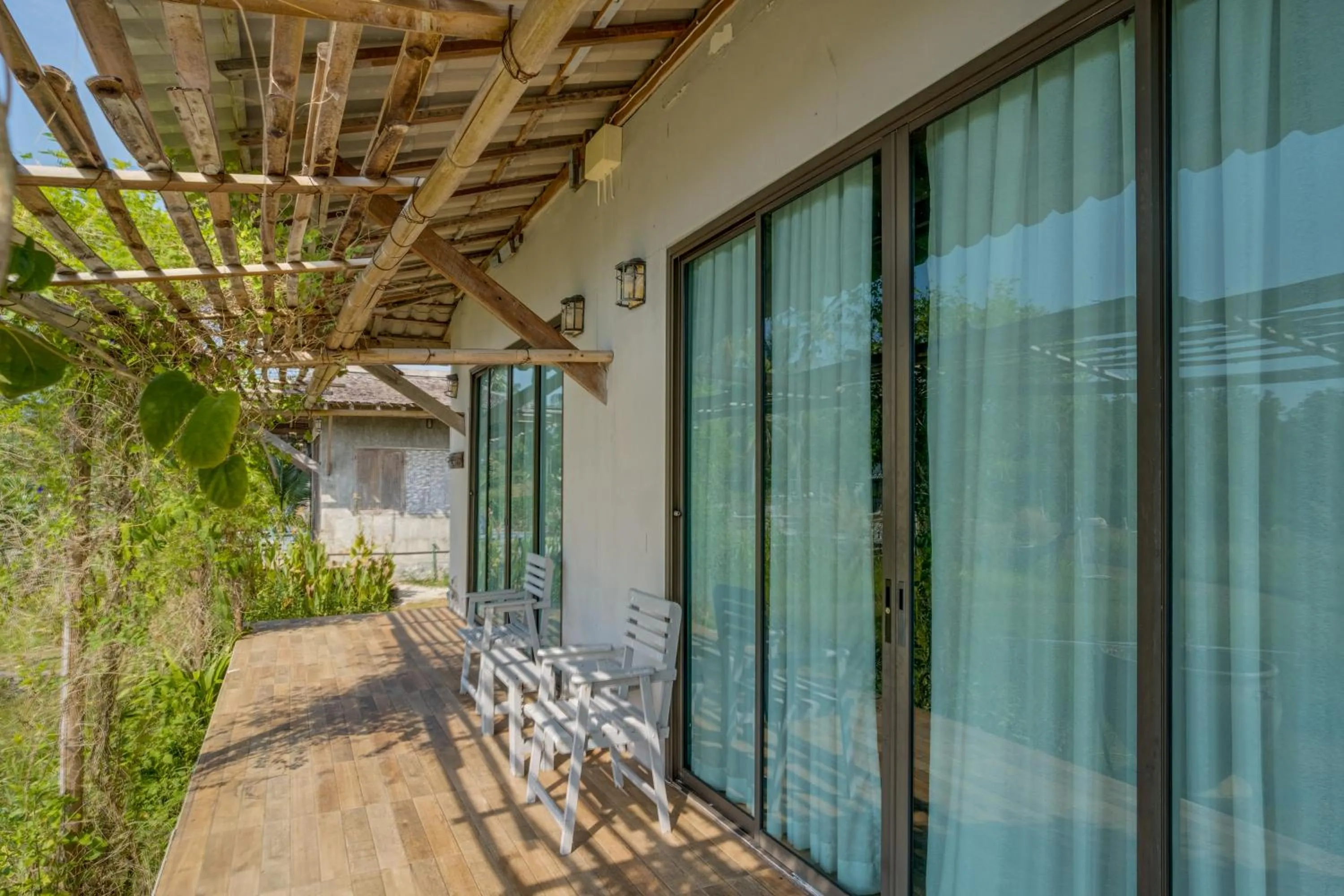 Artisan koh yao yai handcraft beachfront villas.