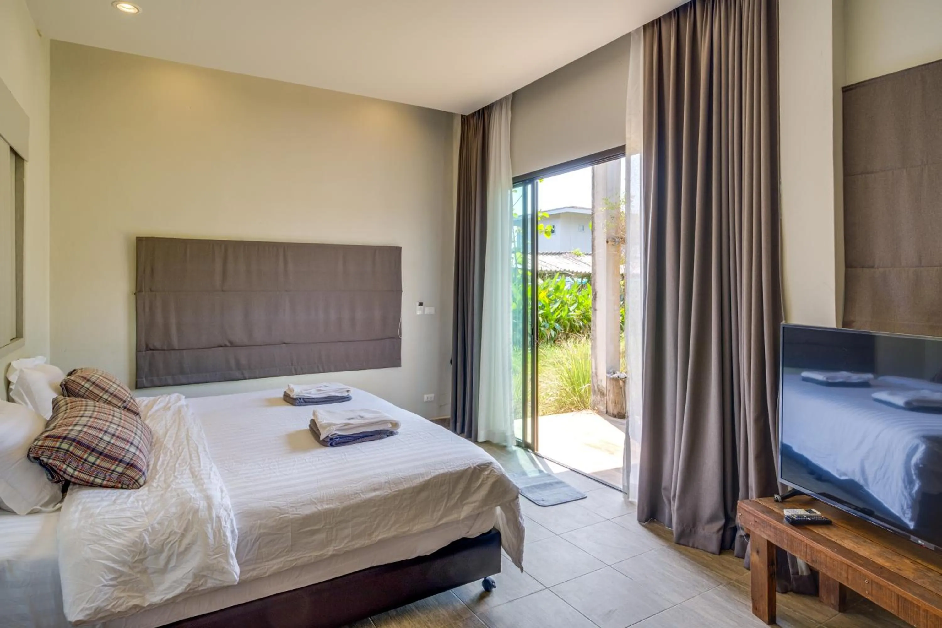 Bed in Artisan koh yao yai handcraft beachfront villas.