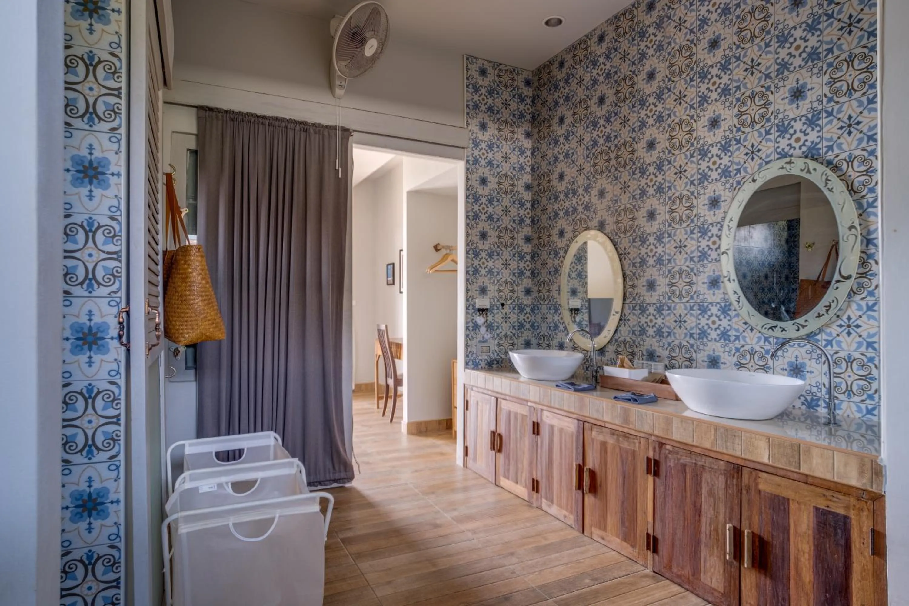 Artisan koh yao yai handcraft beachfront villas.