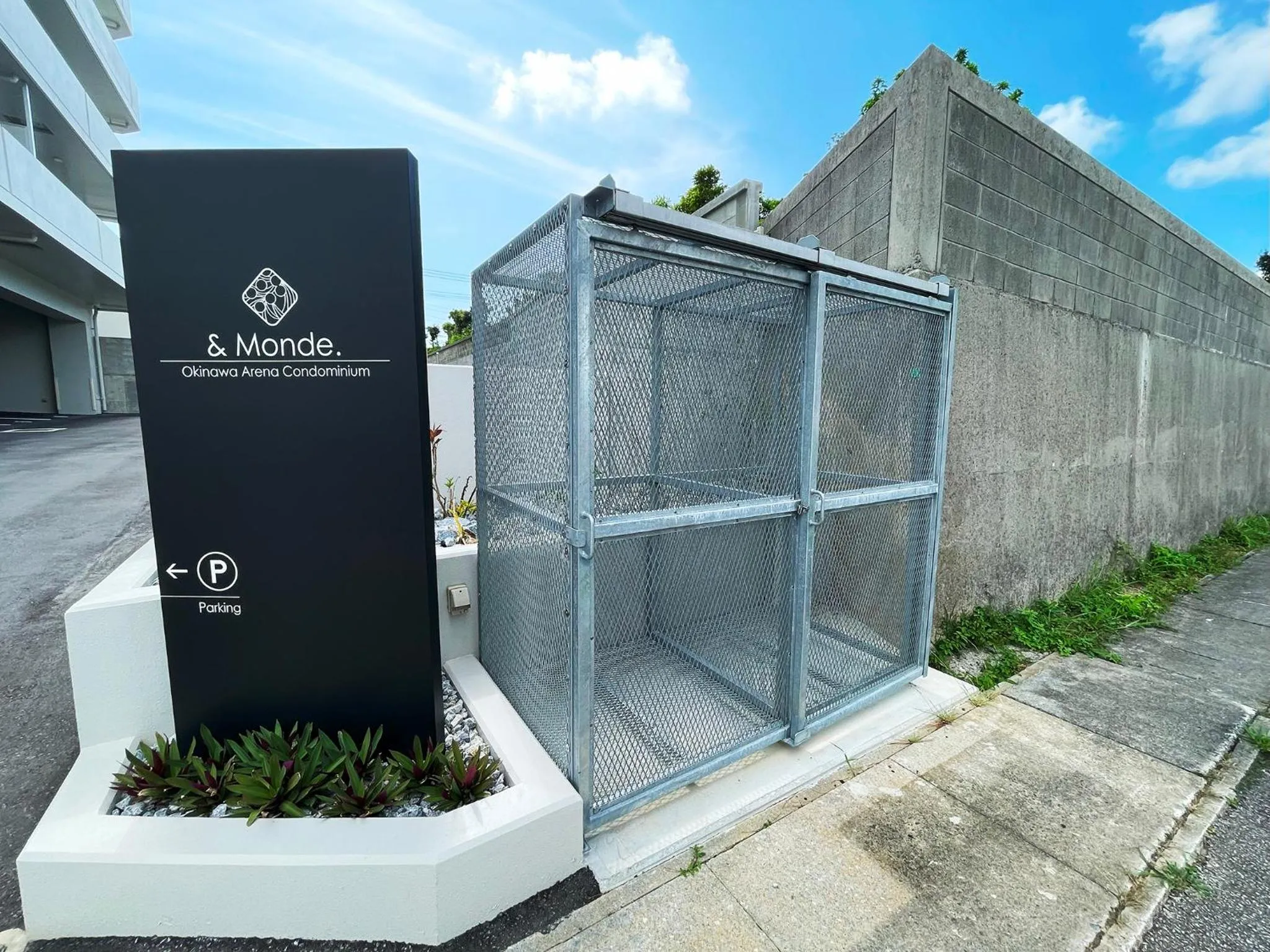 Property building in ＆Monde. Okinawa Arena Condominium