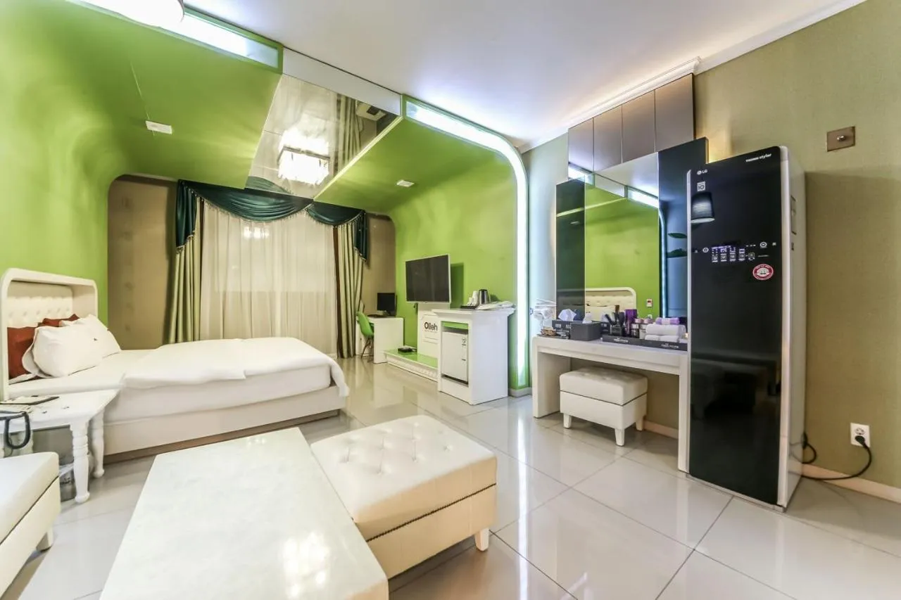 Bed in Olle Business Hotel