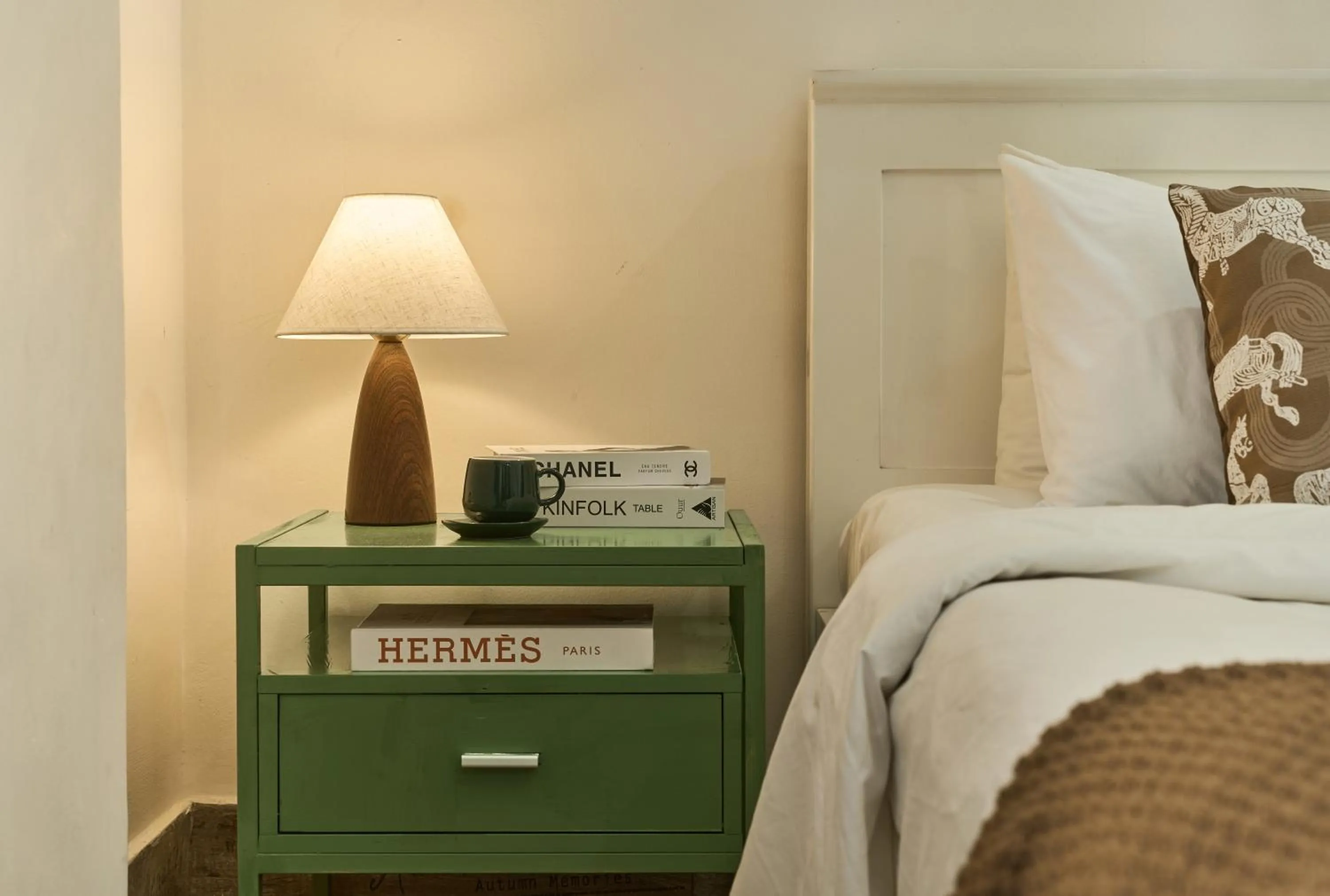 Bed in The Passion Hotel Airport - 5 minutes to Tan Son Nhat