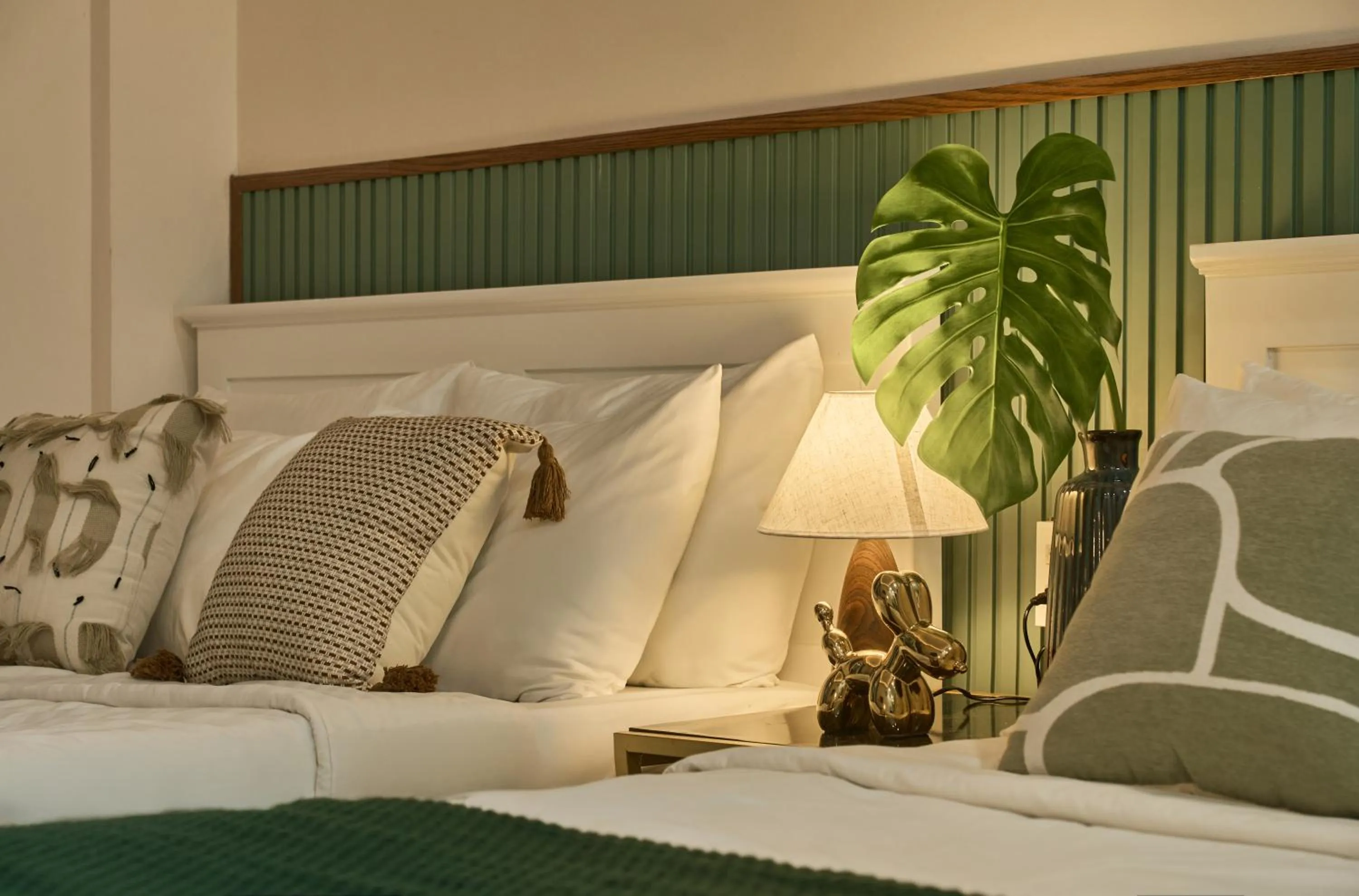 Bed in The Passion Hotel Airport - 5 minutes to Tan Son Nhat