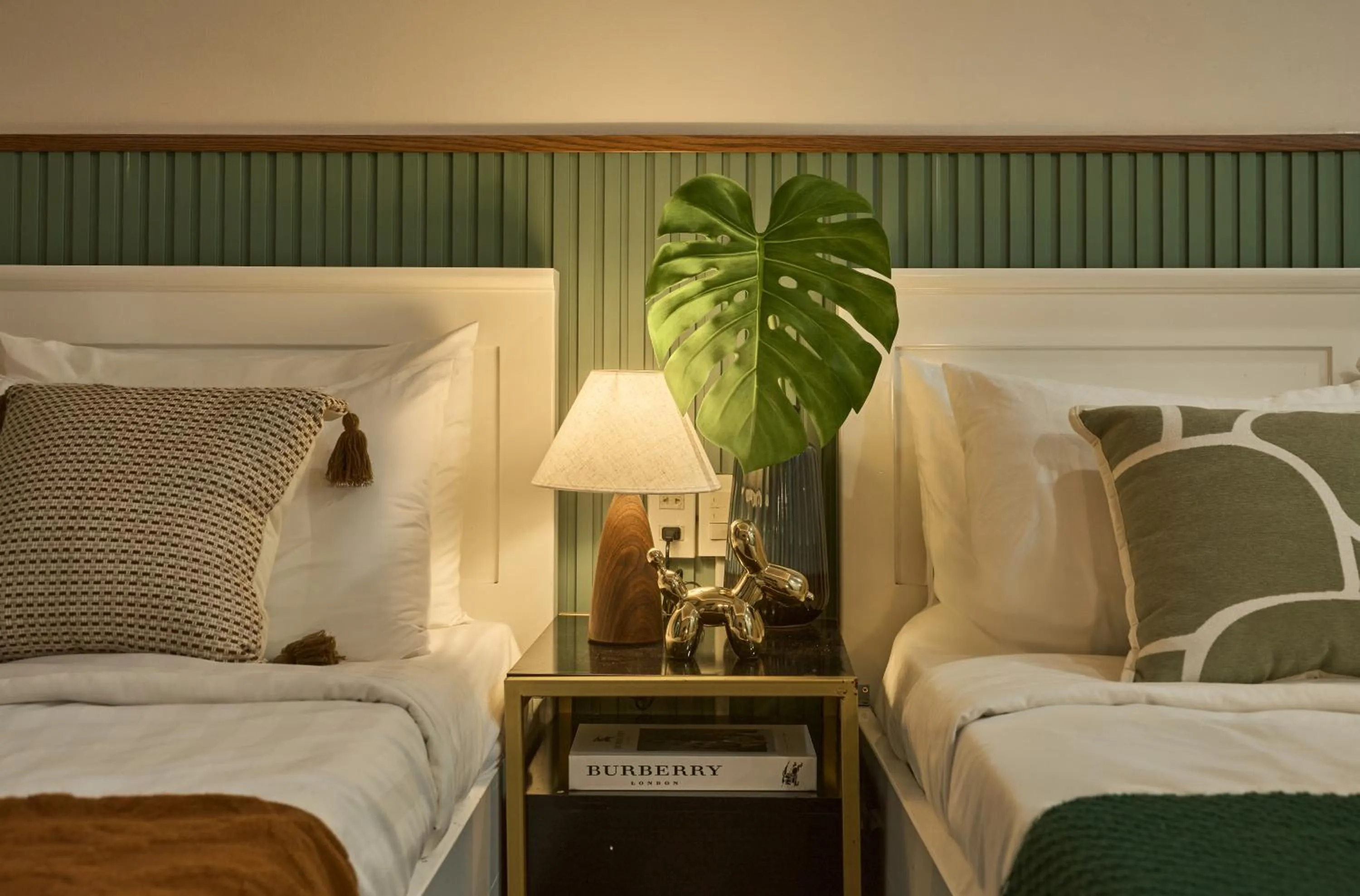 Bed in The Passion Hotel Airport - 5 minutes to Tan Son Nhat