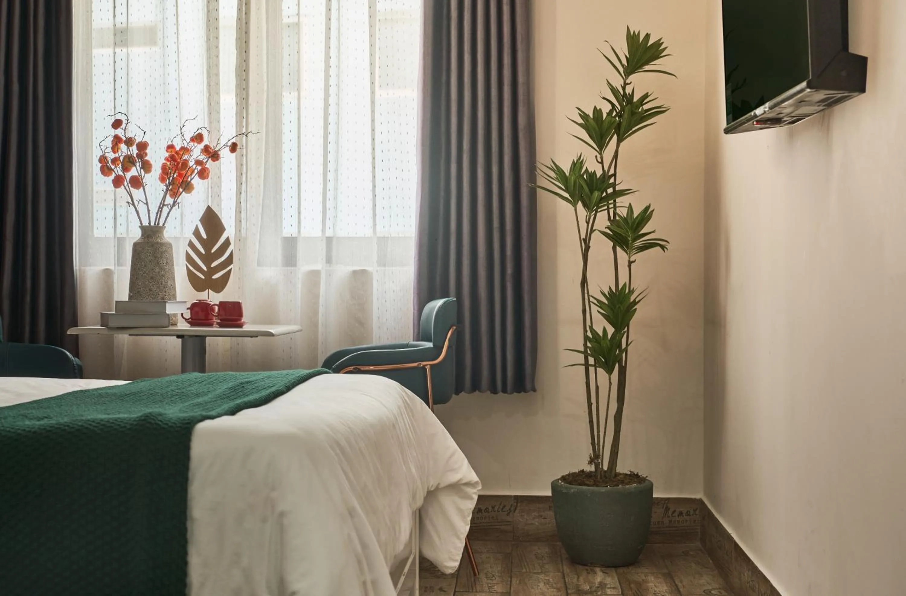 Bed in The Passion Hotel Airport - 5 minutes to Tan Son Nhat