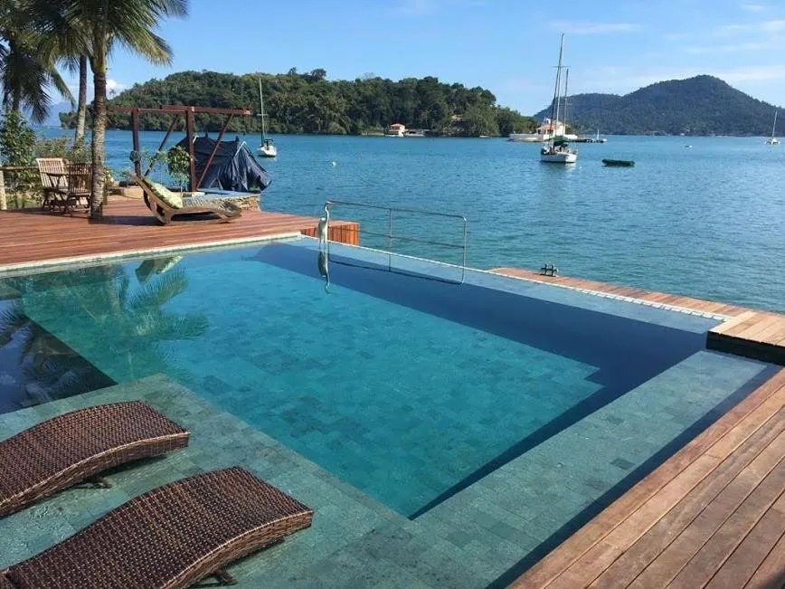 Swimming pool in Pousada e Mergulho Jamanta