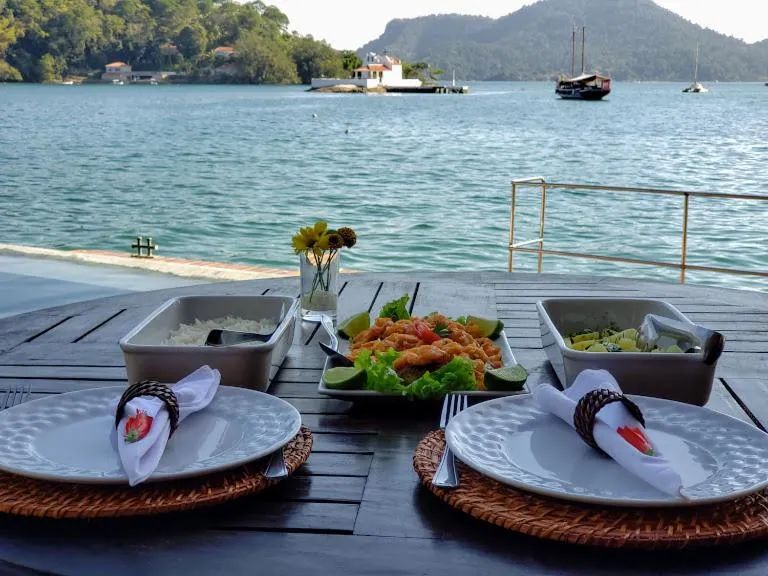 Restaurant/places to eat in Pousada e Mergulho Jamanta