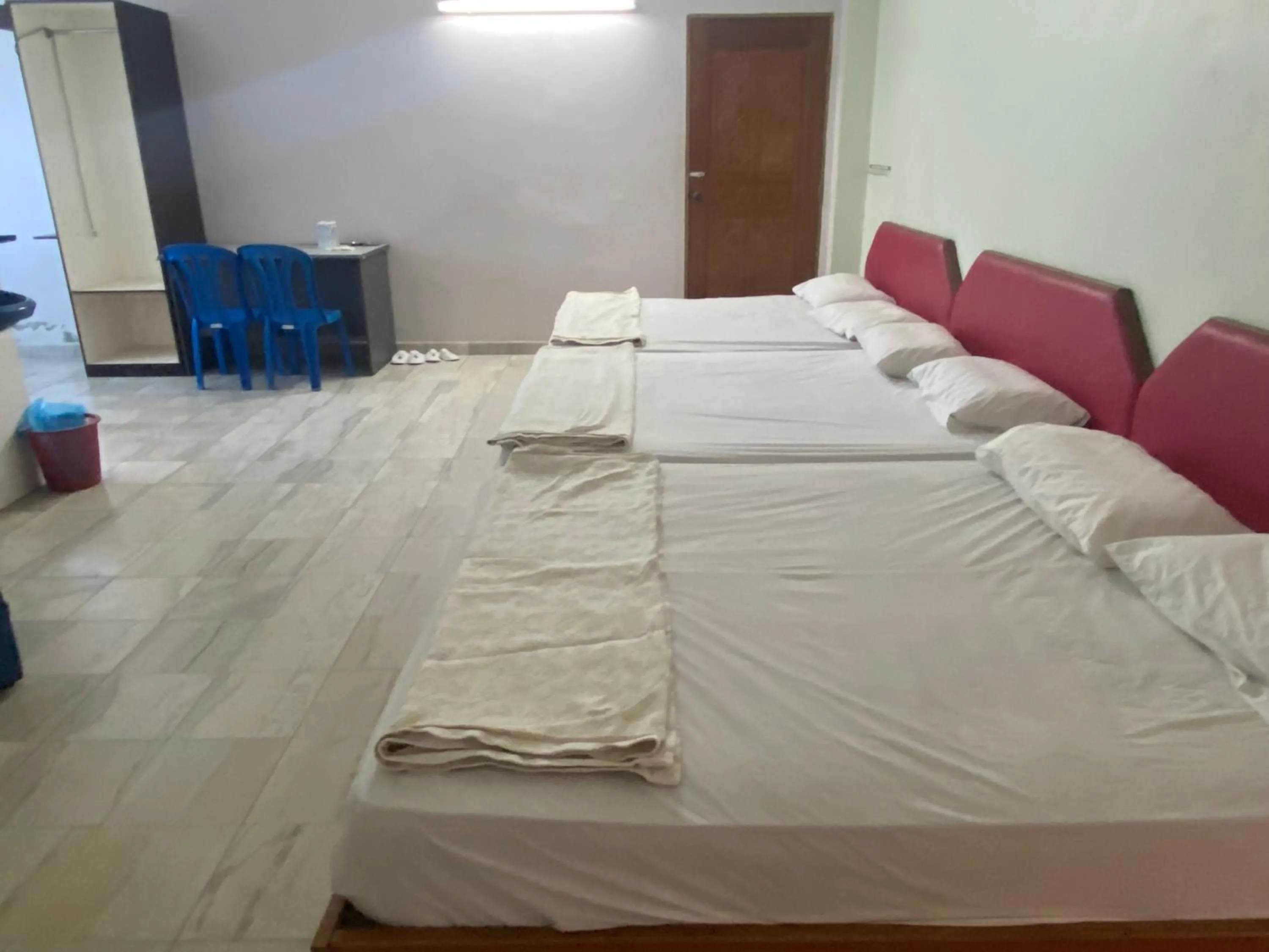 Family Room with Private Bathroom in OYO 90885 Bera Pentagon Inn