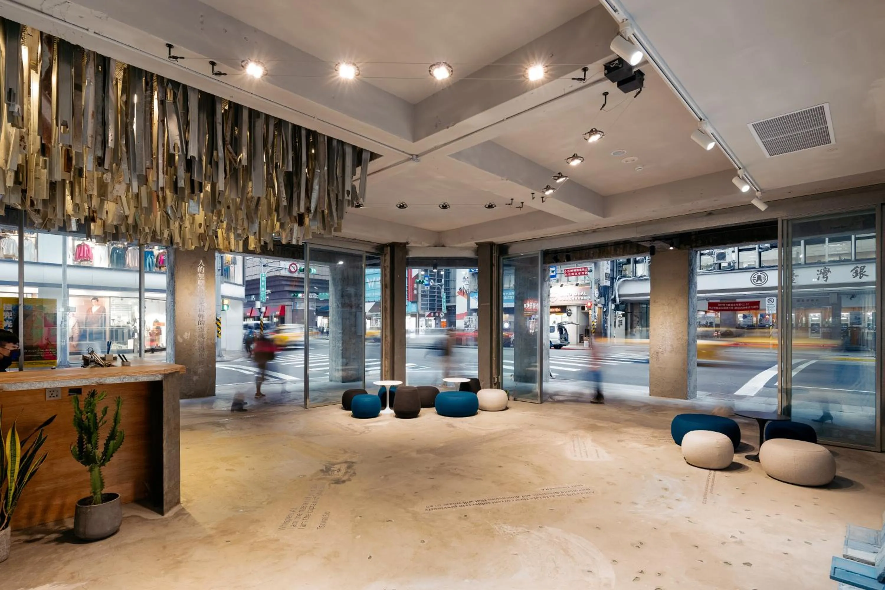 Lobby or reception in The Blue by Just Inn