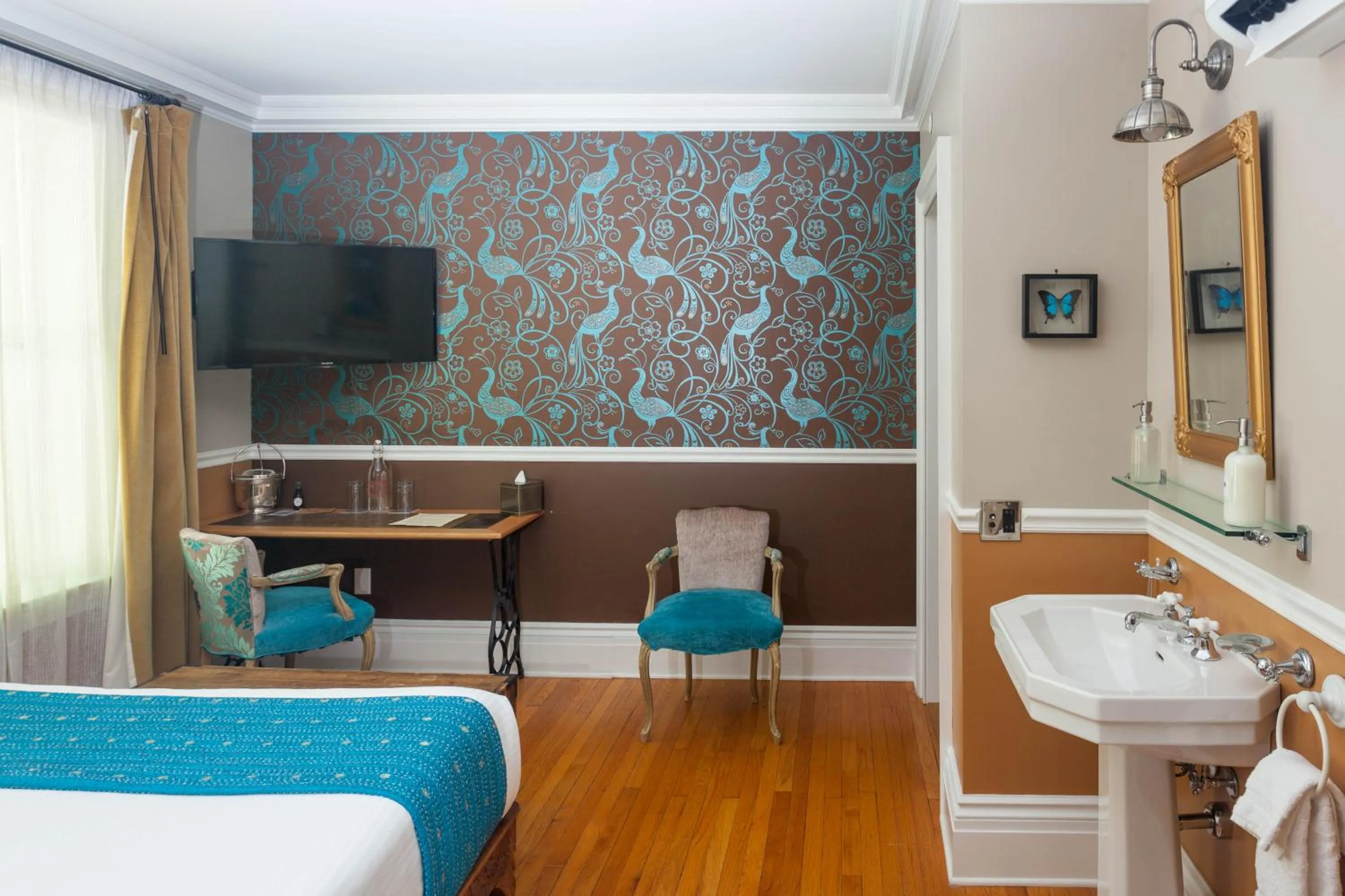 Photo of the whole room, Bed in Argos Inn - Ithaca's Boutique Hotel