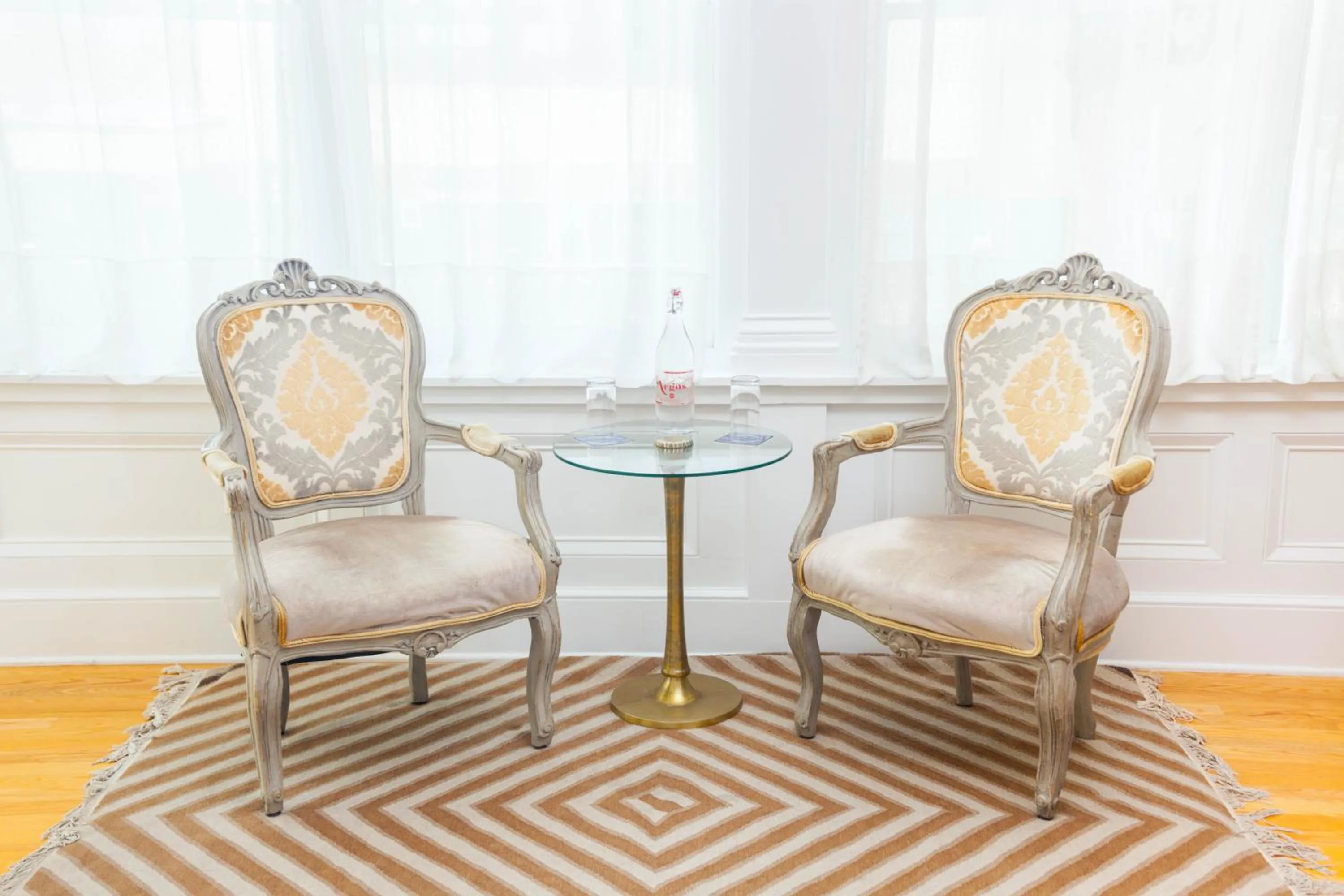 Seating area in Argos Inn - Ithaca's Boutique Hotel