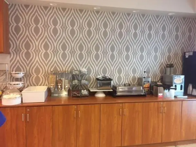 Breakfast in Microtel Inn & Suites by Wyndham Port Charlotte Punta Gorda Breakfast in Microtel Inn & Suites by Wyndham Port Charlotte Punta Gorda