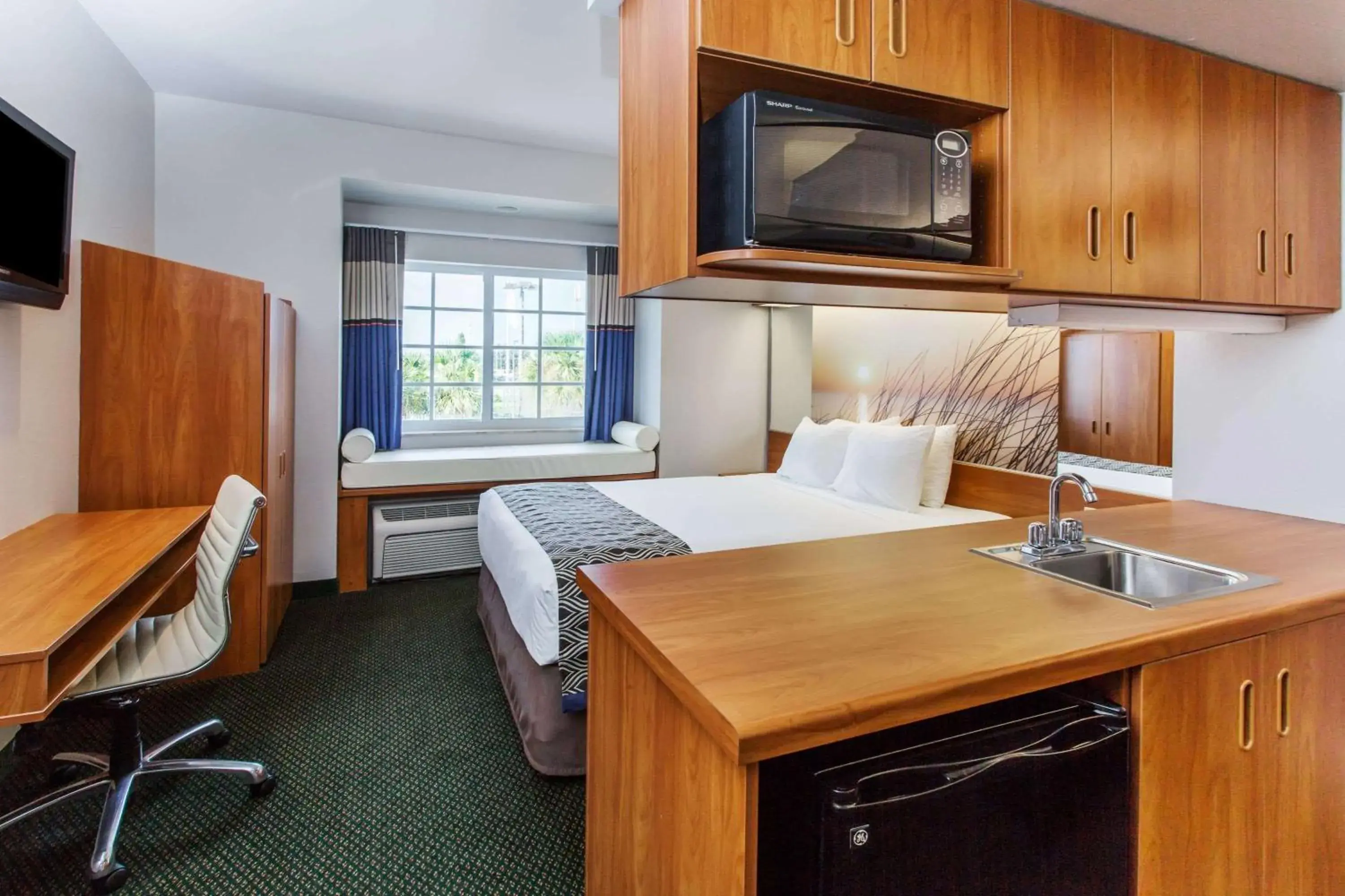 Photo of the whole room, Bed in Microtel Inn & Suites by Wyndham Port Charlotte Punta Gorda Photo of the whole room, Bed in Microtel Inn & Suites by Wyndham Port Charlotte Punta Gorda