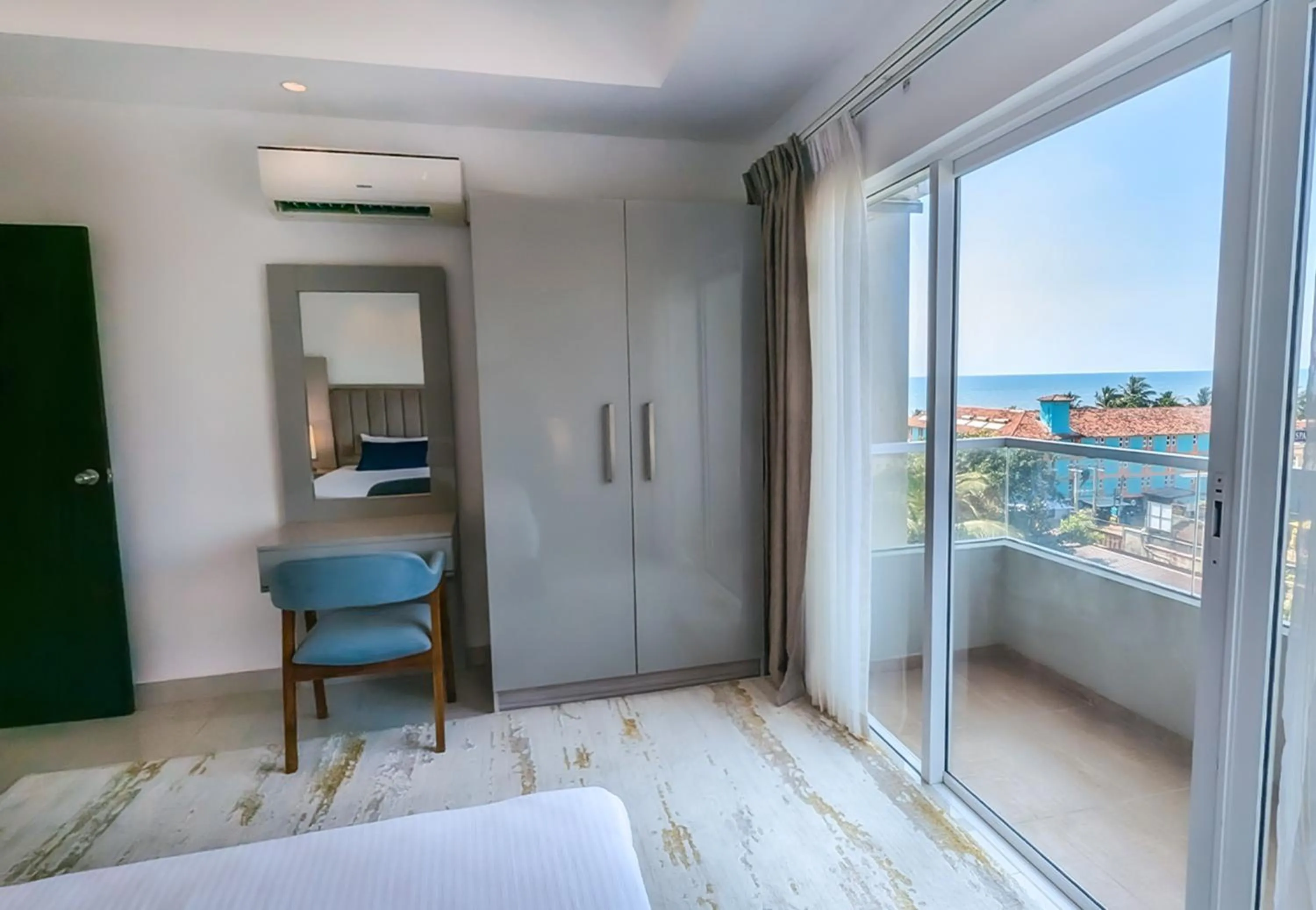 Corundum Breeze Negombo