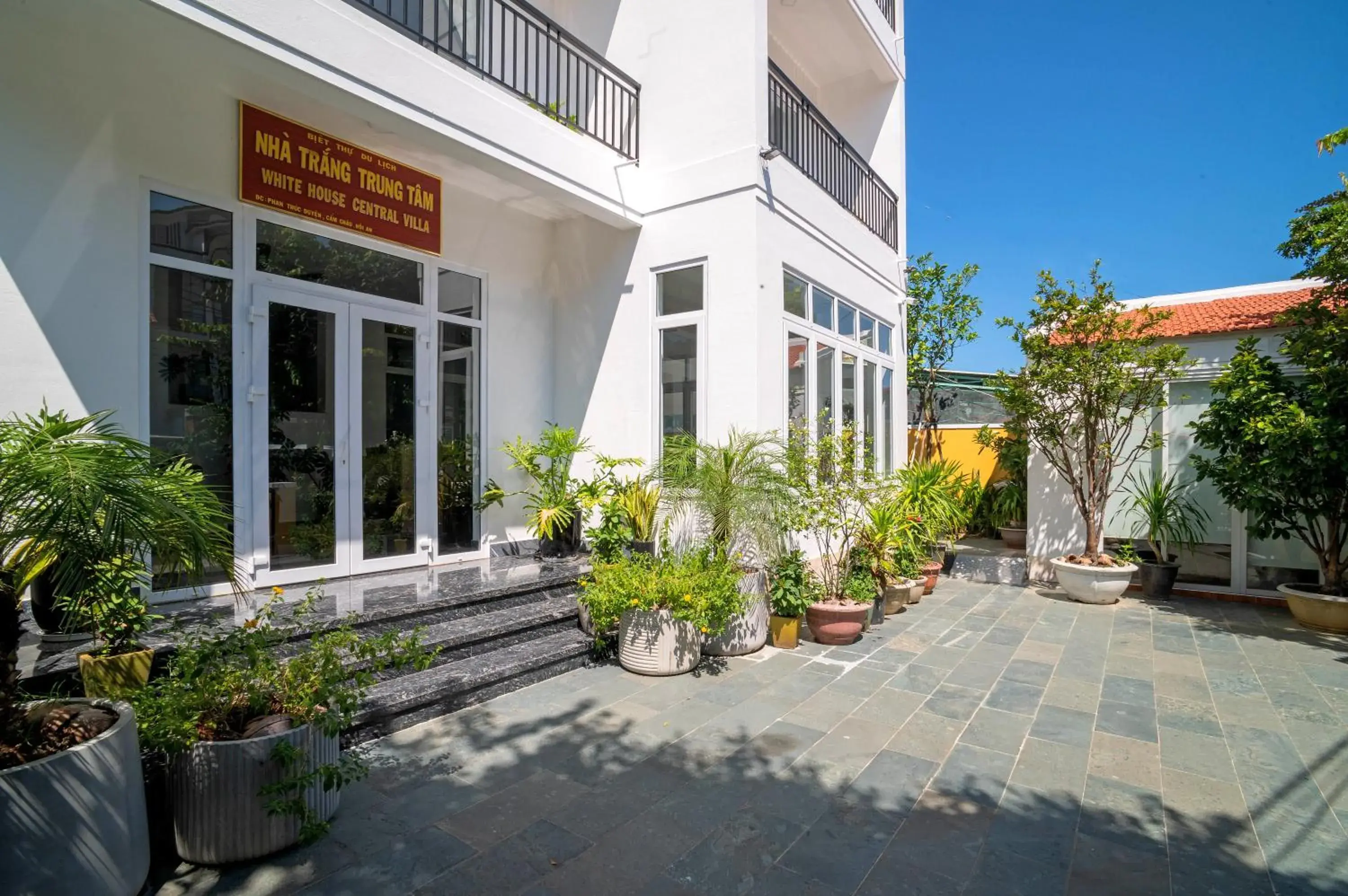 Property building in White House Central Villa Property building in White House Central Villa