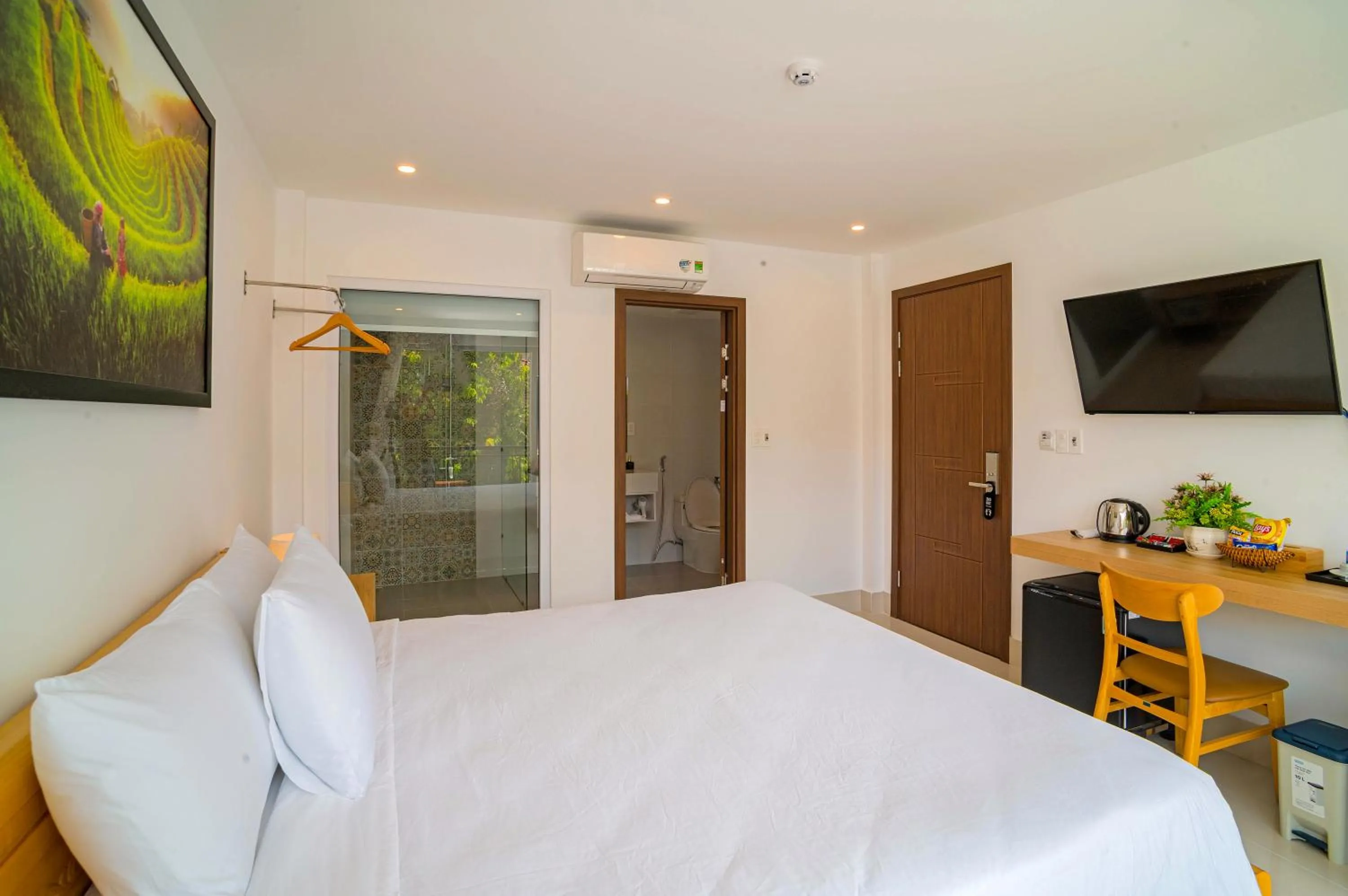 Shower, Bed in White House Central Villa