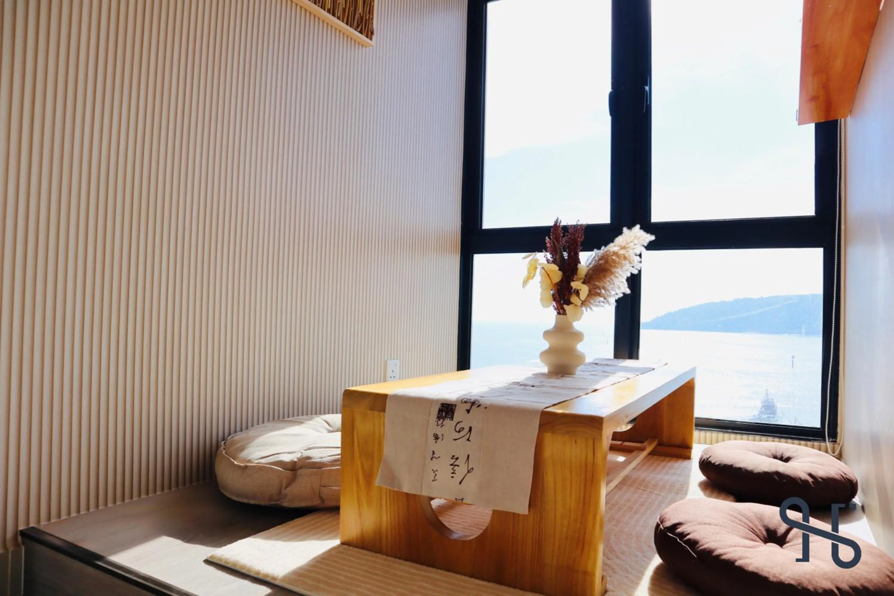 Living room in The Shore by Homesuite'