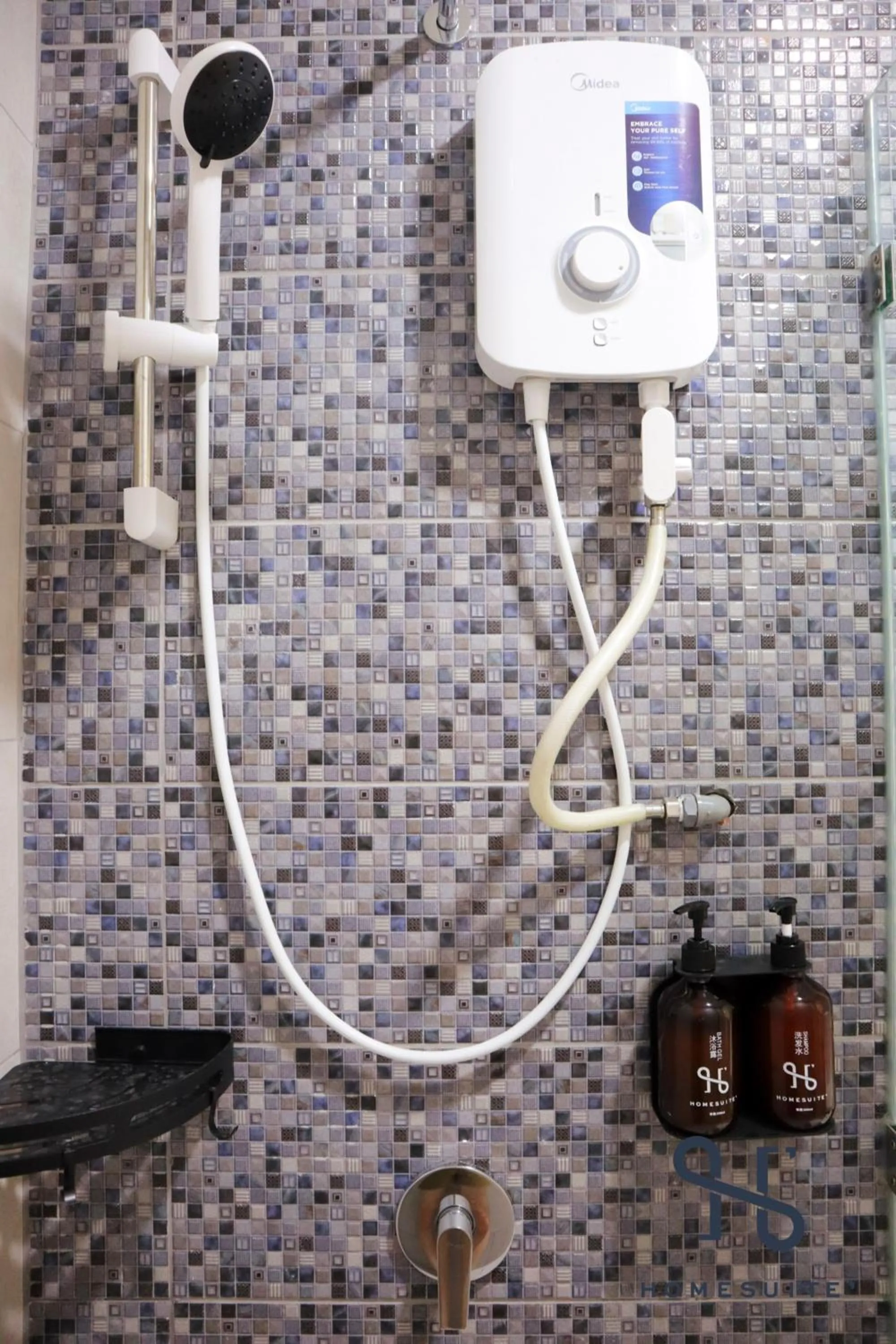 Bathroom in The Shore by Homesuite'