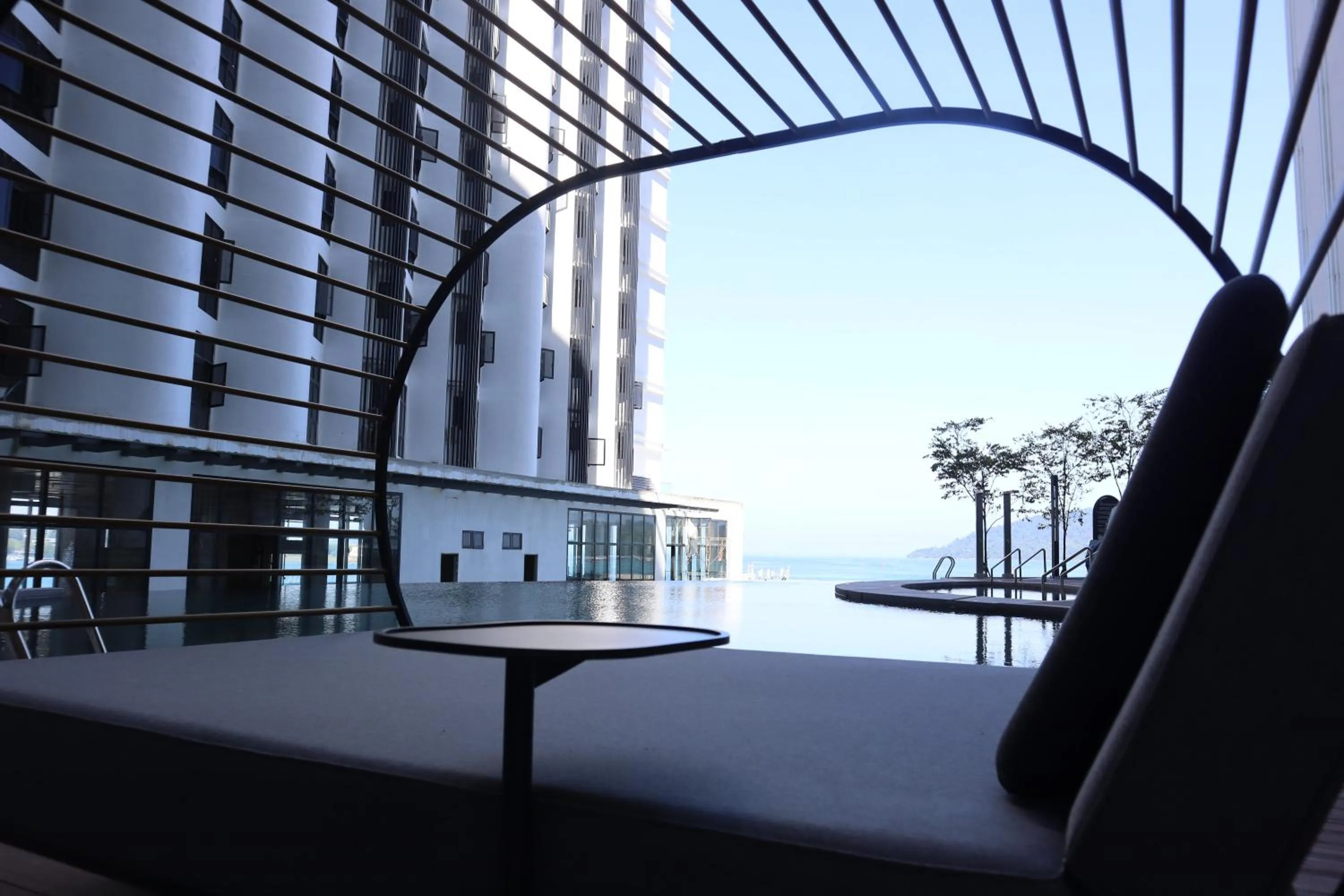 Swimming pool in The Shore by Homesuite'