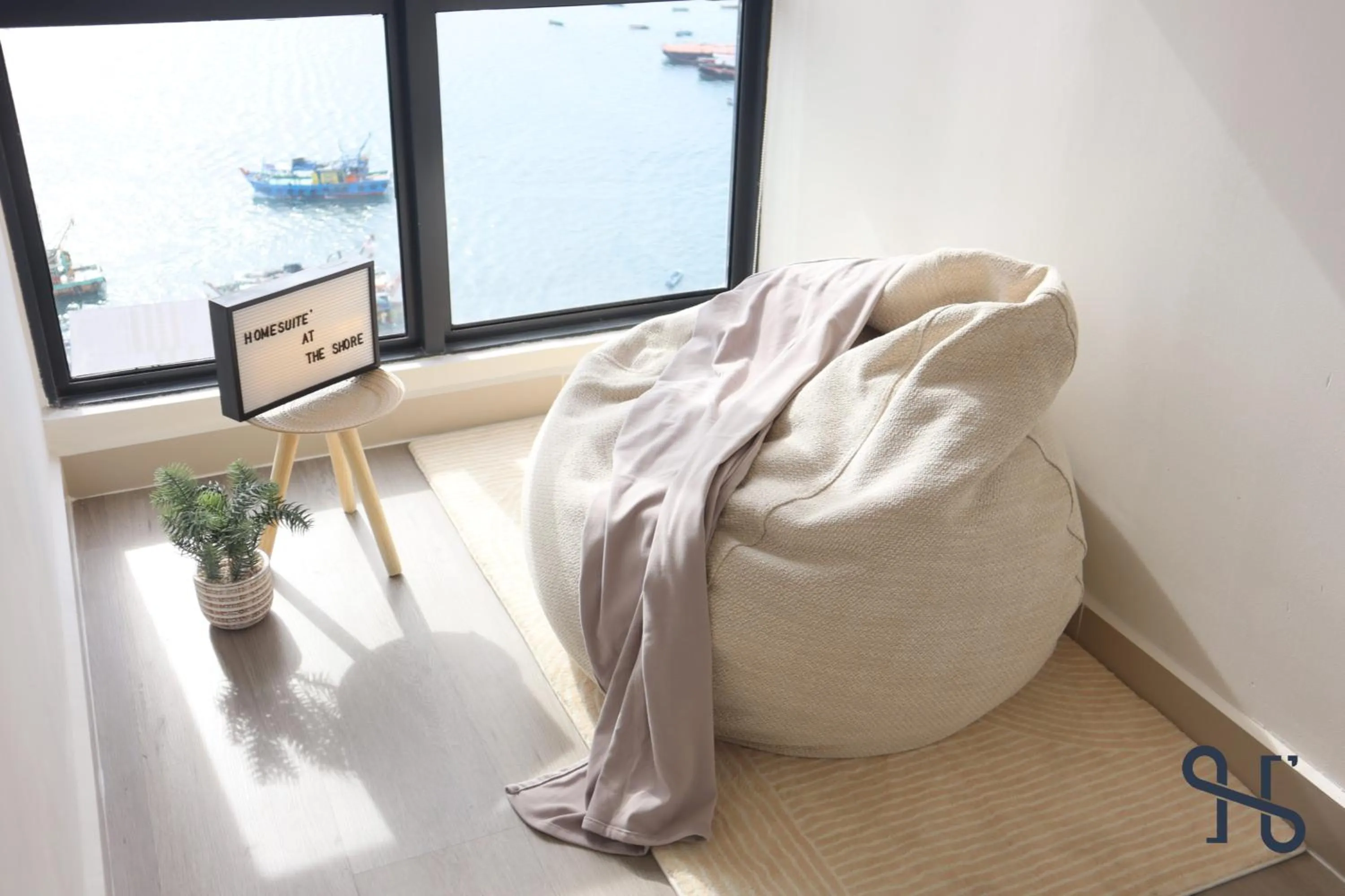 Living room in The Shore by Homesuite'