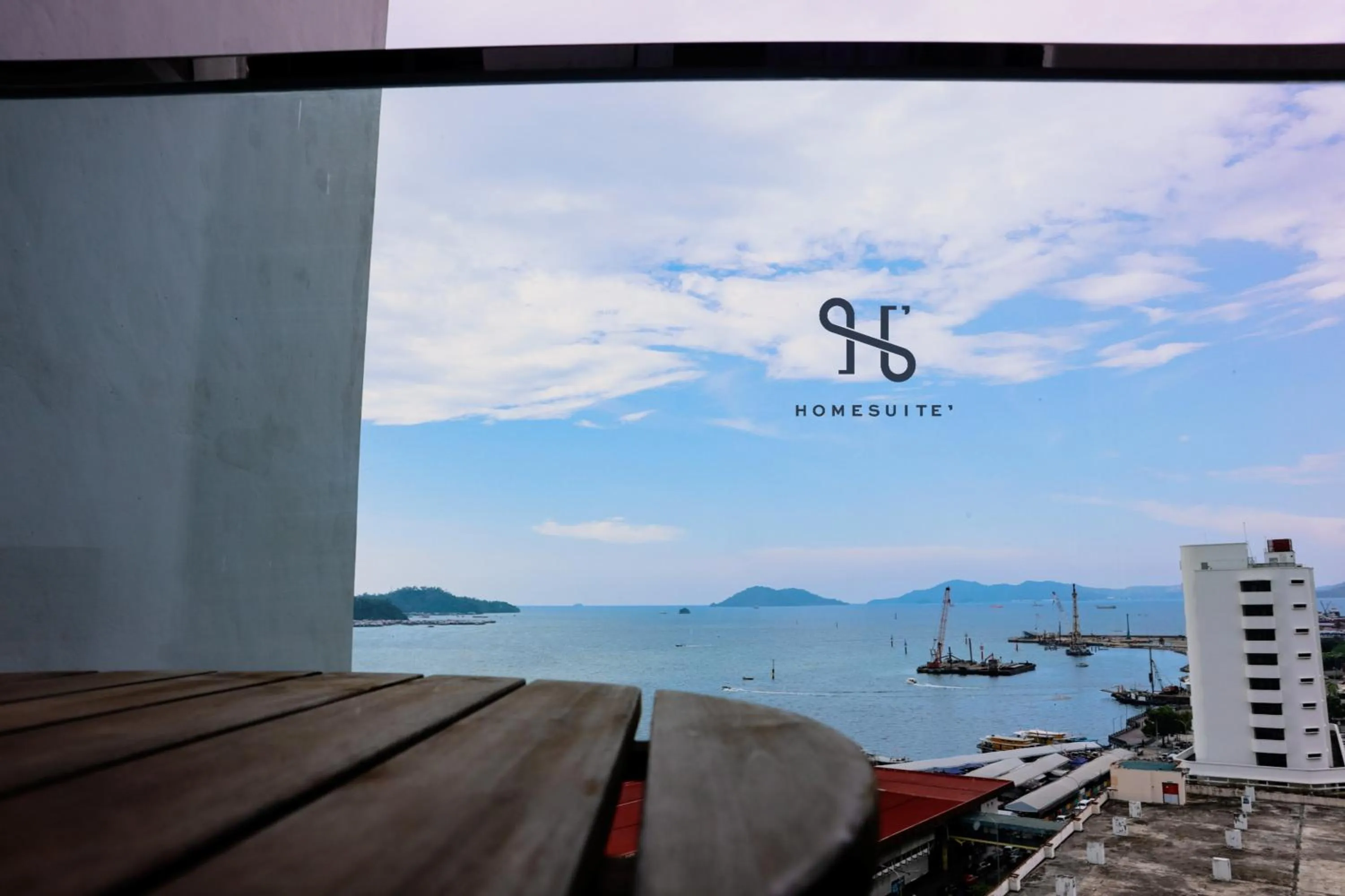 Balcony/Terrace in The Shore by Homesuite'