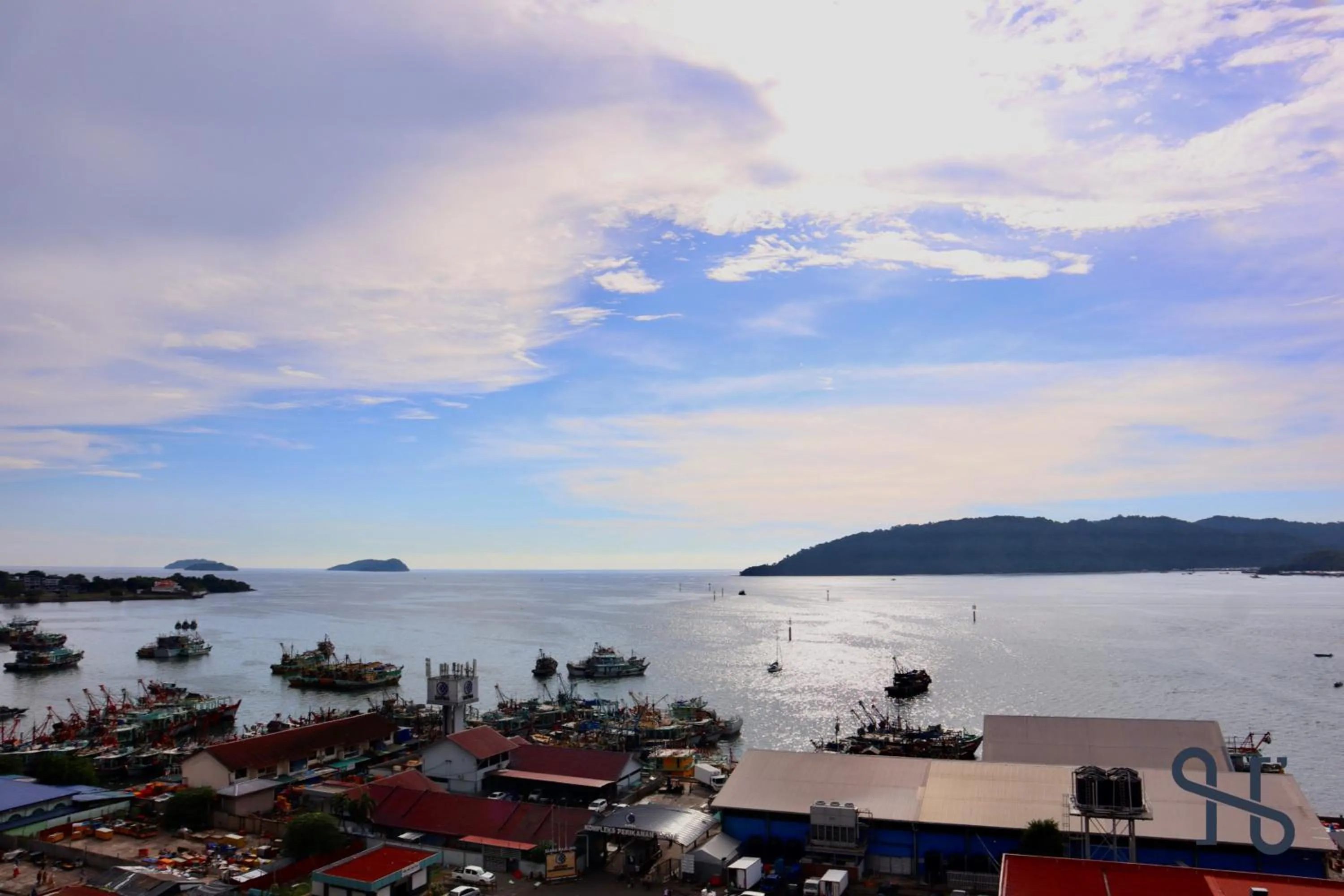 Balcony/Terrace in The Shore by Homesuite'