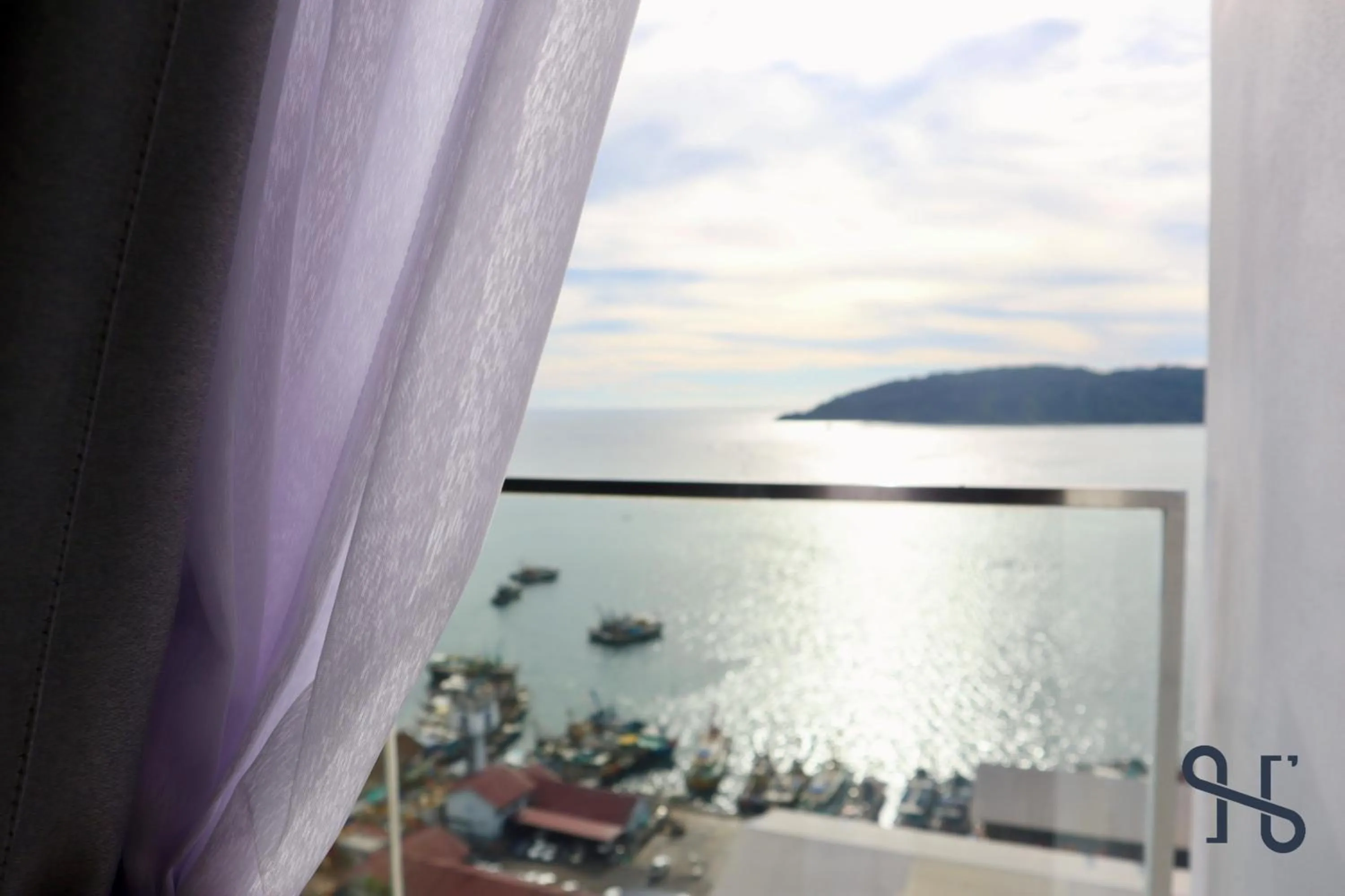 Balcony/Terrace in The Shore by Homesuite'