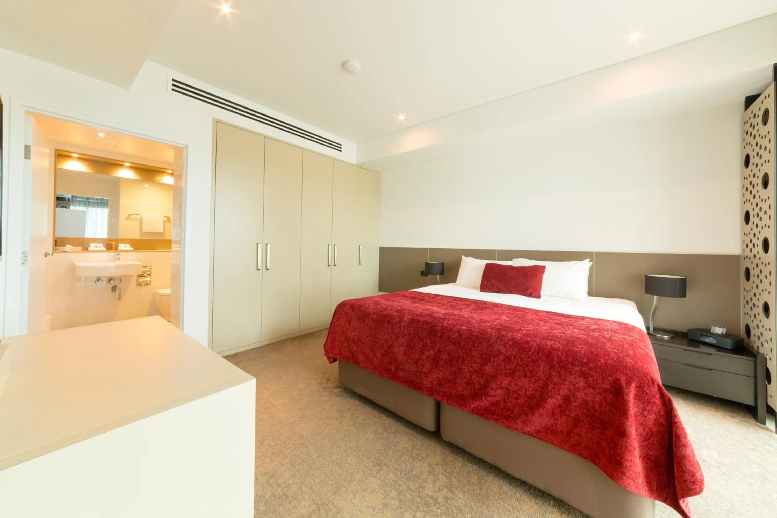 Property building, Bed in Bridges Villas Barooga