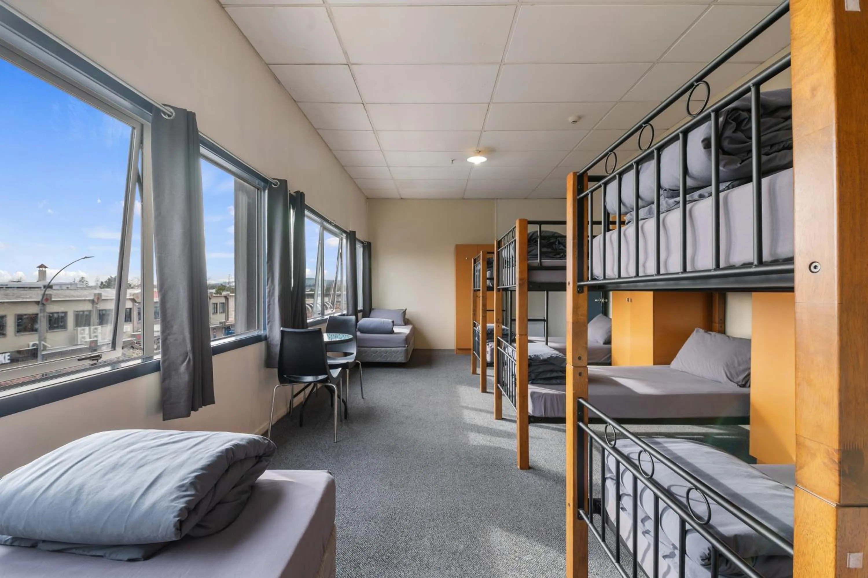 Bed in Rock Solid Backpackers Rotorua