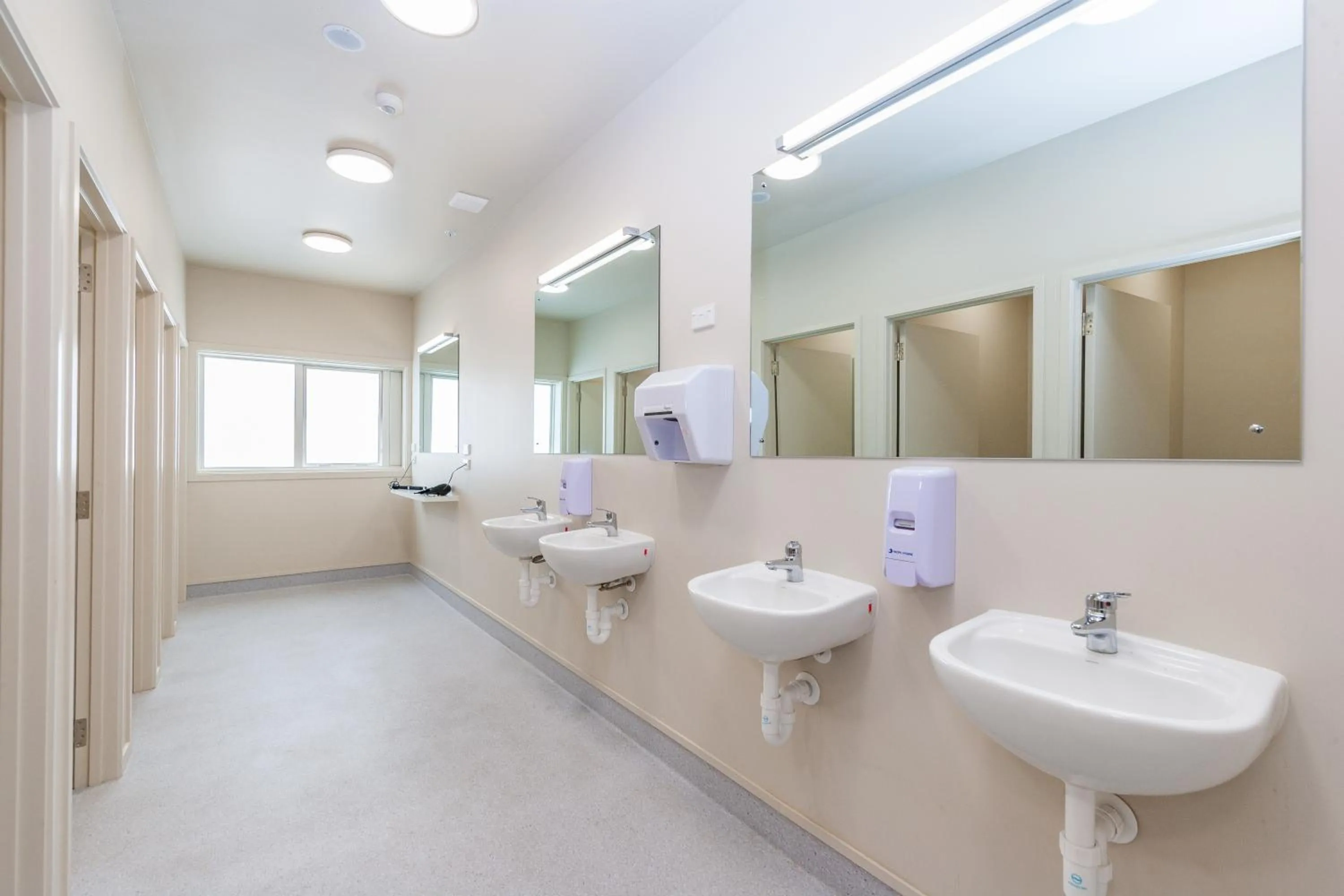 Bathroom in Rock Solid Backpackers Rotorua