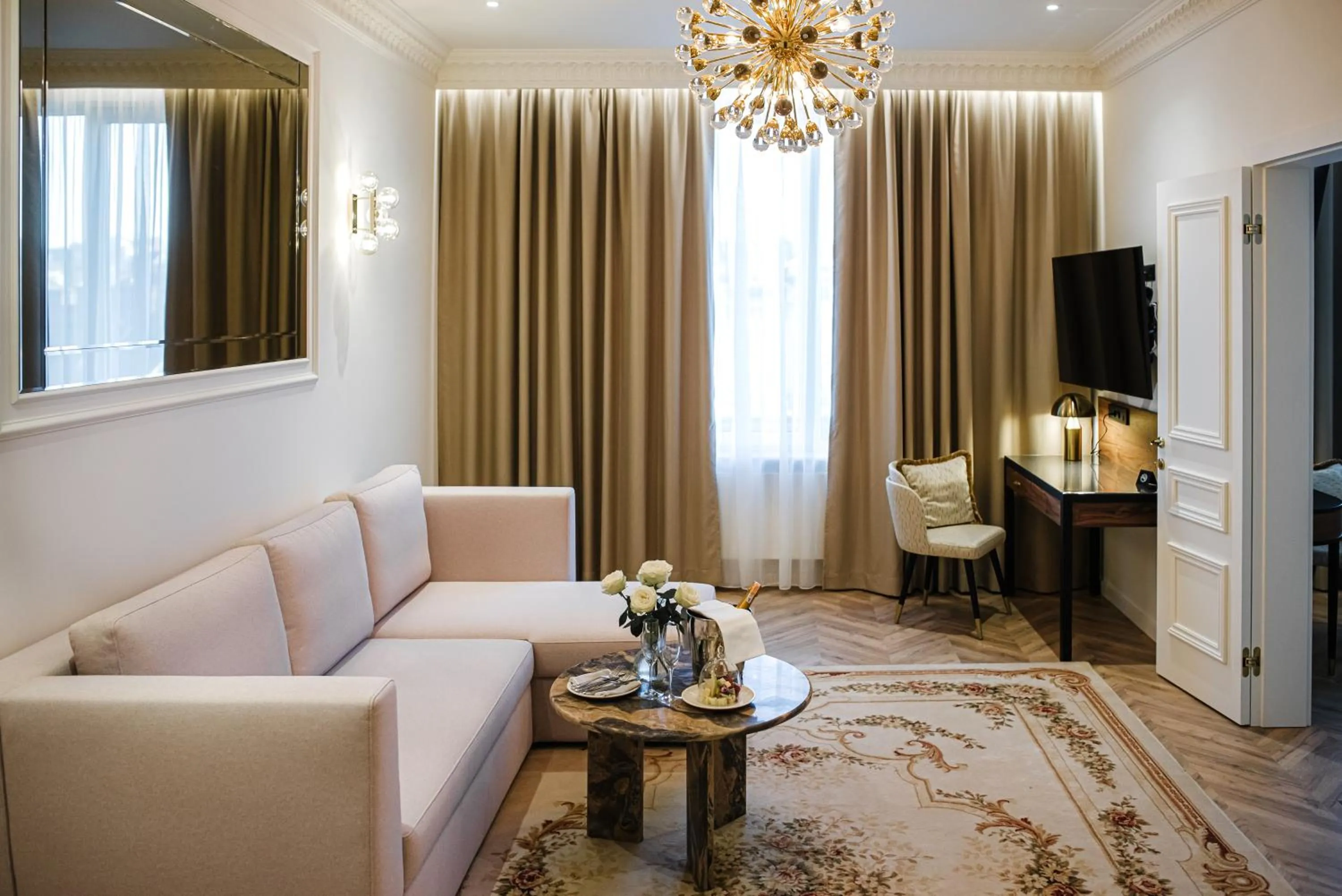 TV and multimedia in Nadiya Palace & Wellness