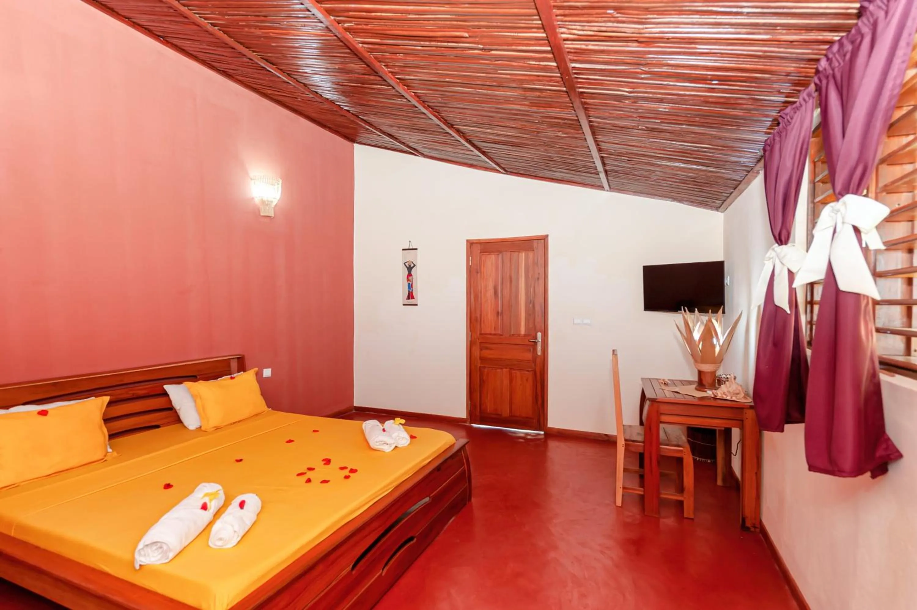 Communal lounge/ TV room, Bed in Blue Sky Resort