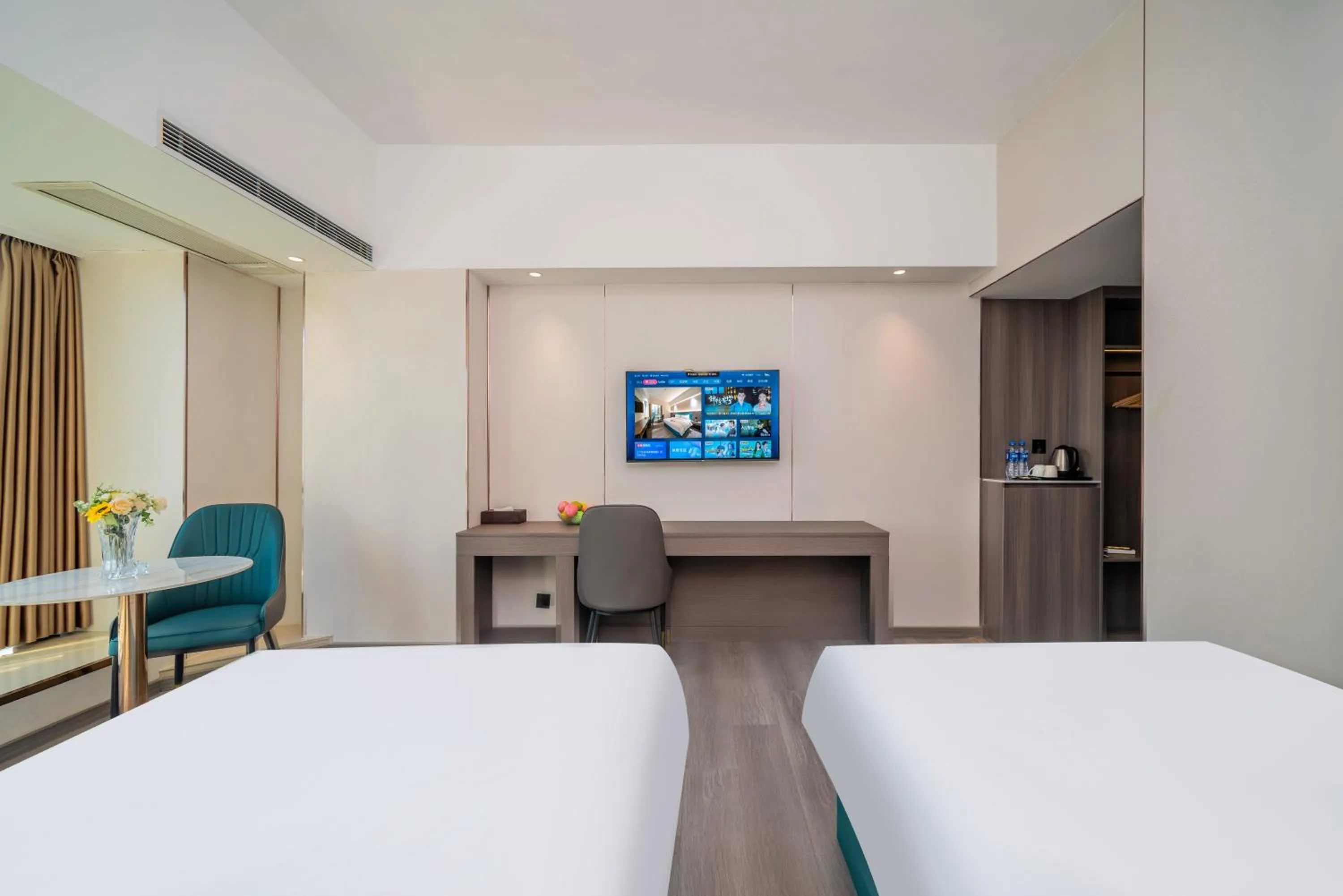 Bed in Mei Gang Hotel