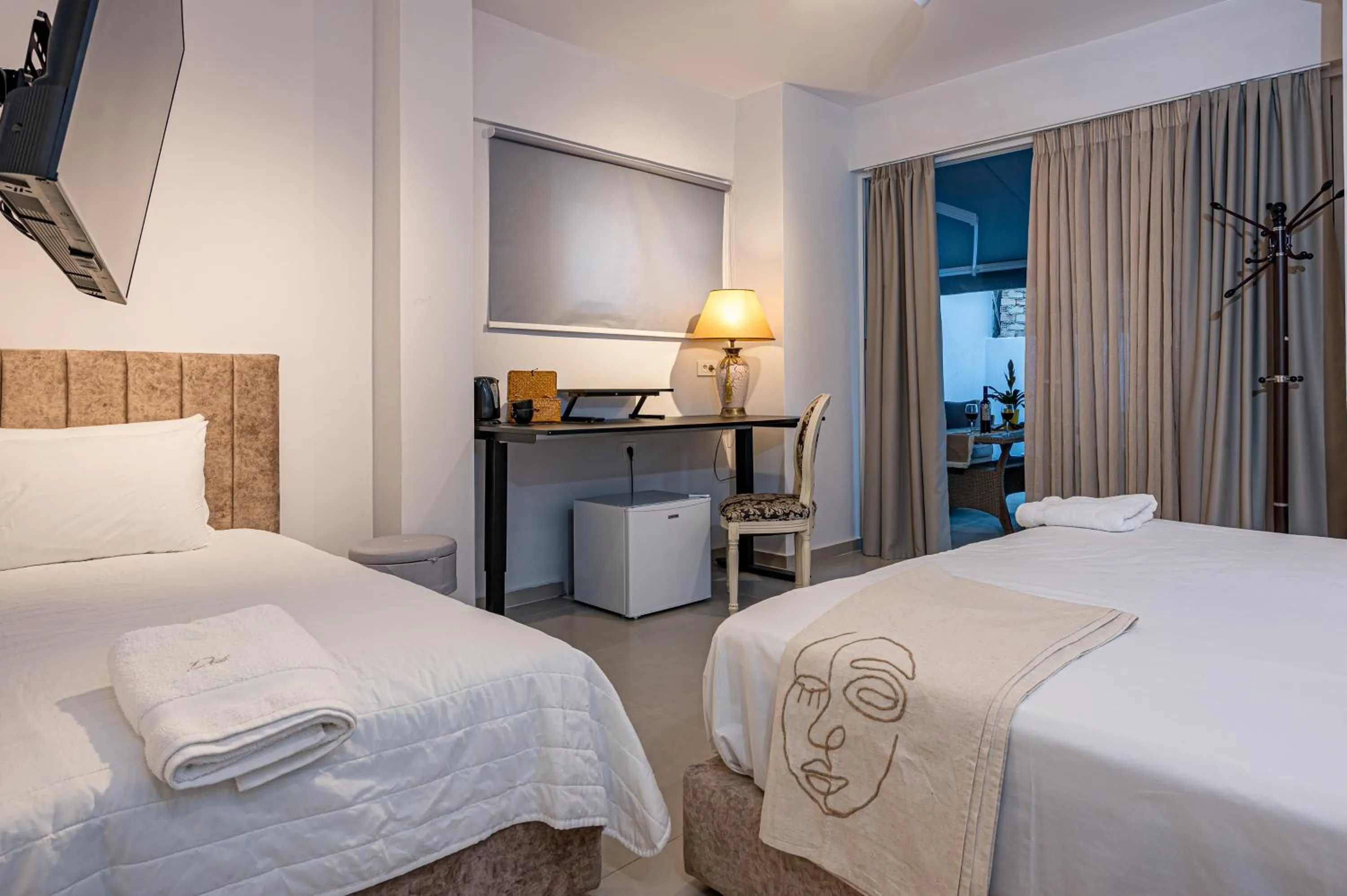 Bed in AMINA APARTMENTS