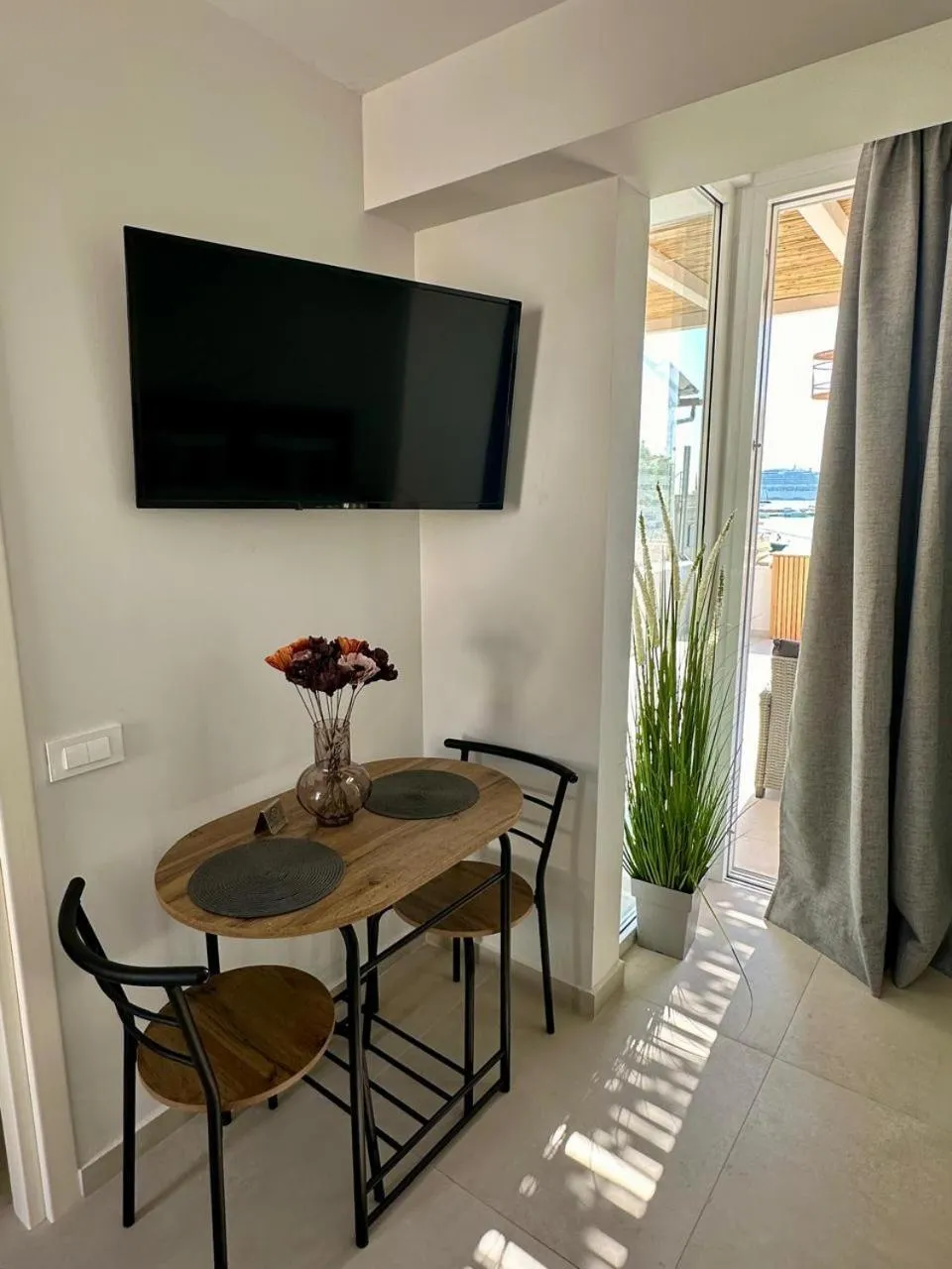 TV and multimedia in AMINA APARTMENTS