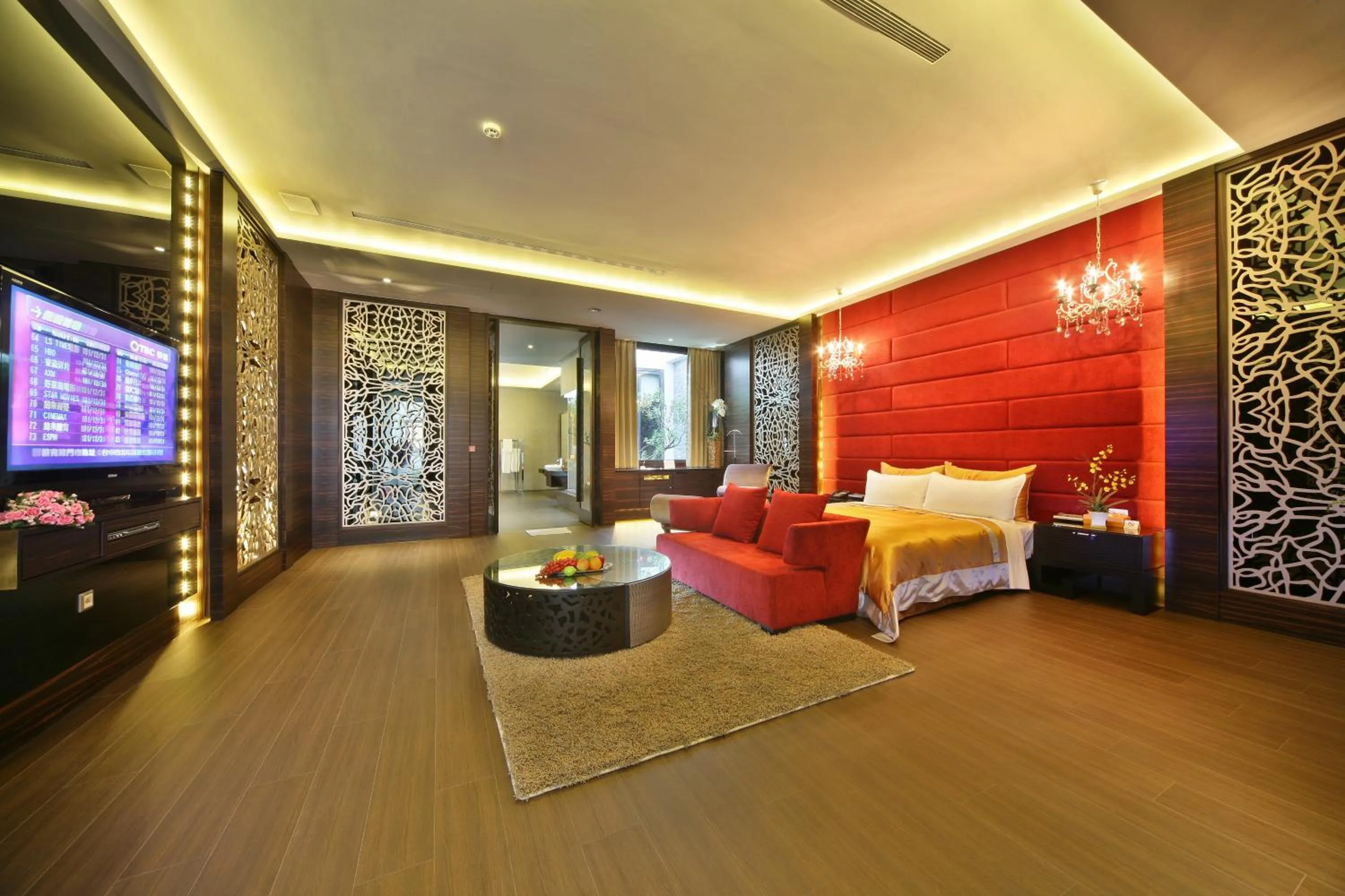 Photo of the whole room, Bed in Han Guan Motel