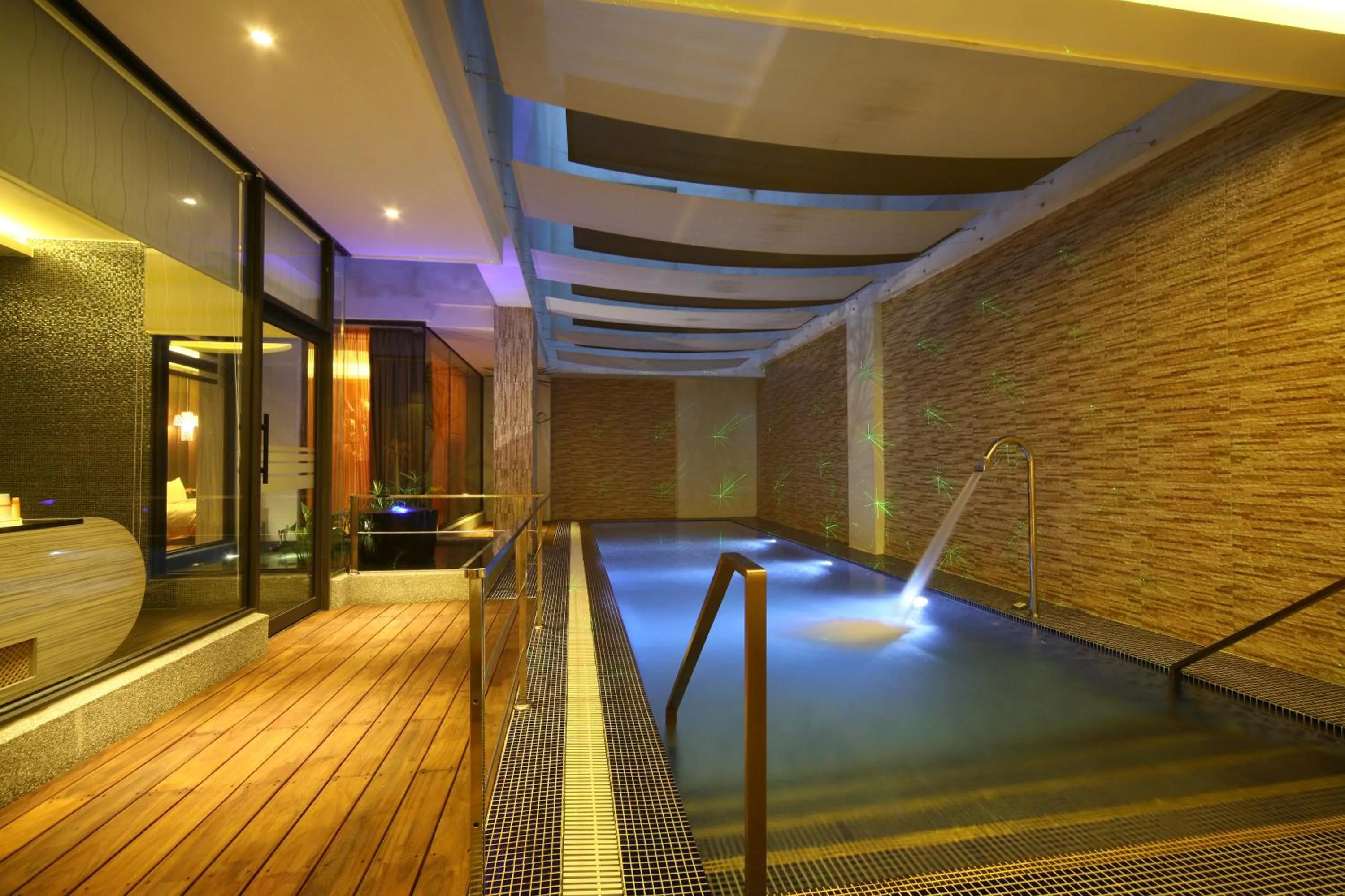 Pool view in Han Guan Motel