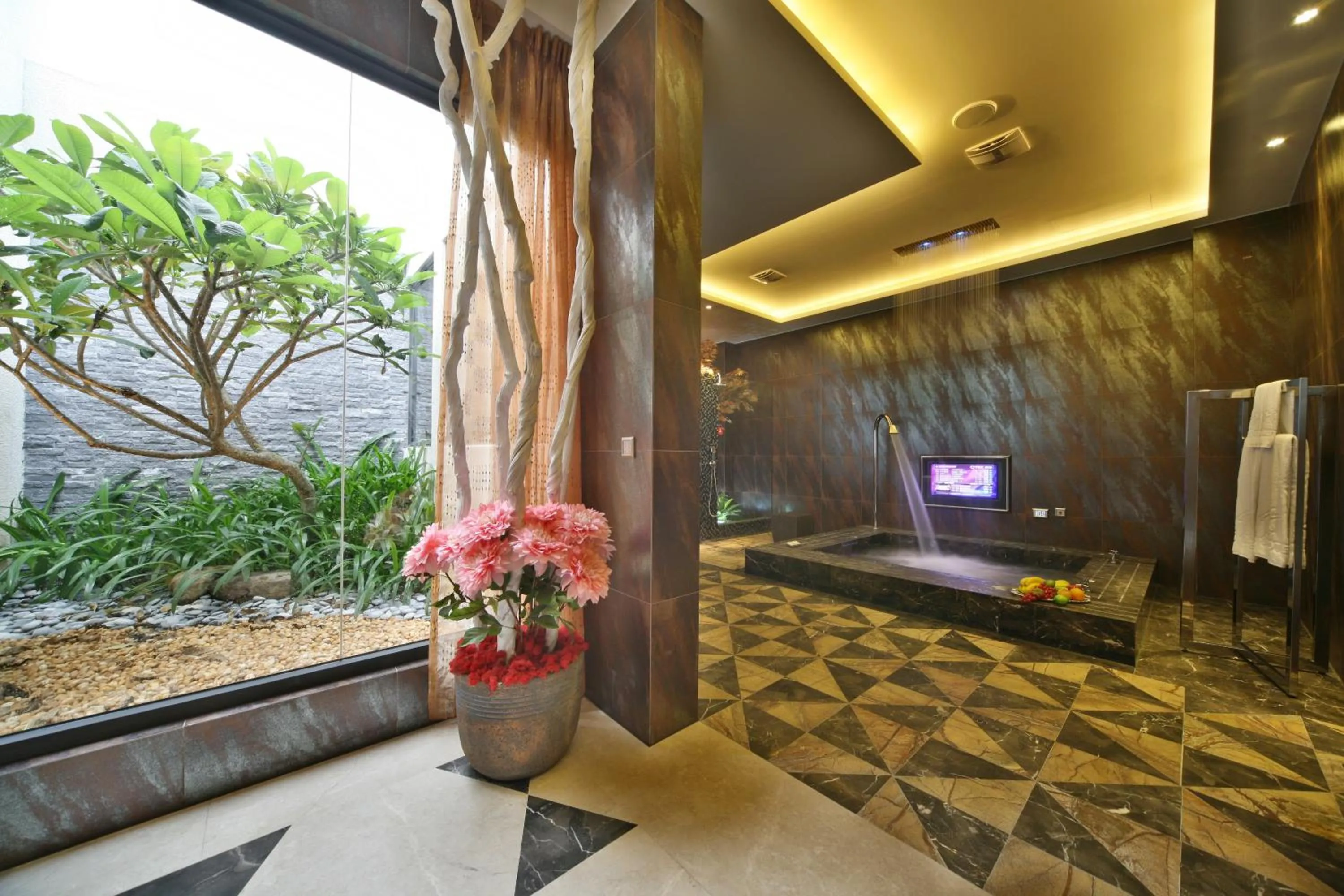 Bathroom in Han Guan Motel