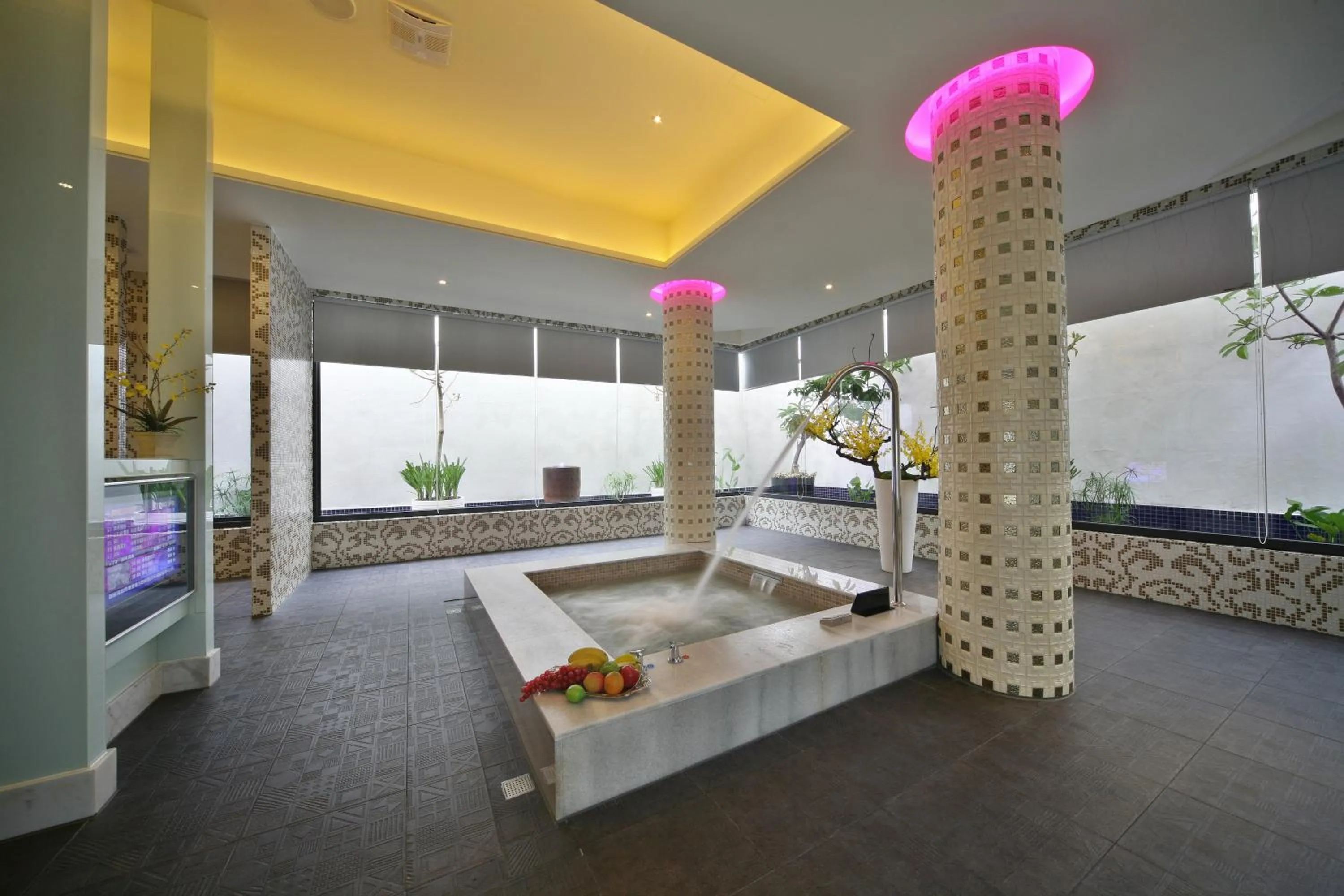 Hot Tub in Han Guan Motel