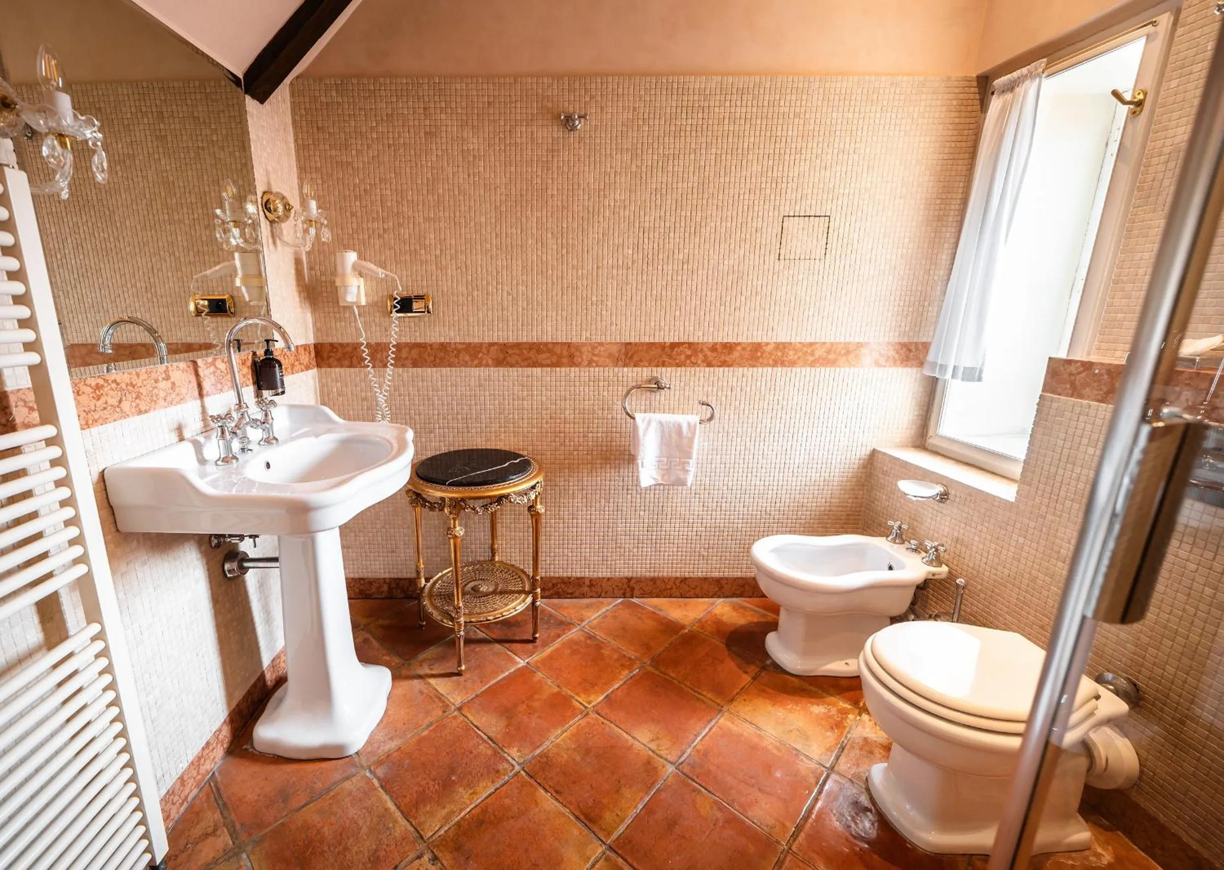 Shower in Nosticova Heritage