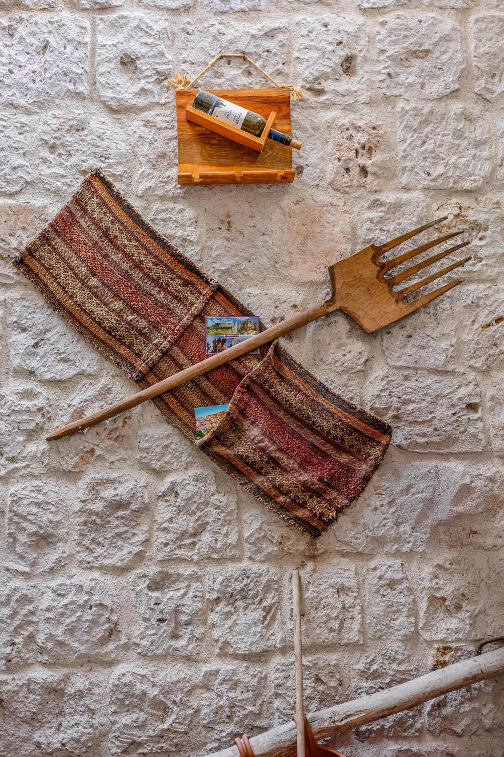 Decorative detail in Belenus Cave House