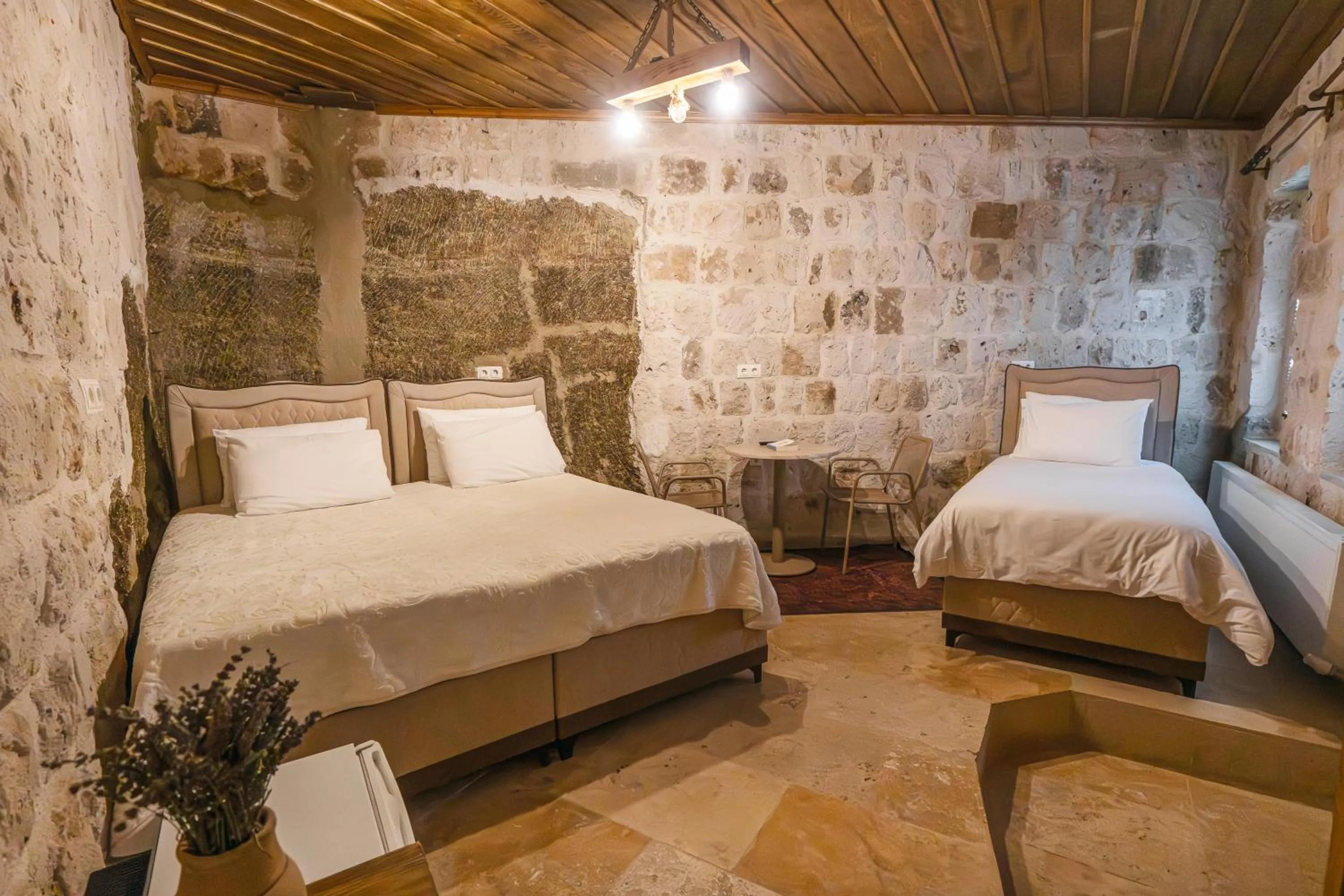 Photo of the whole room, Bed in Belenus Cave House